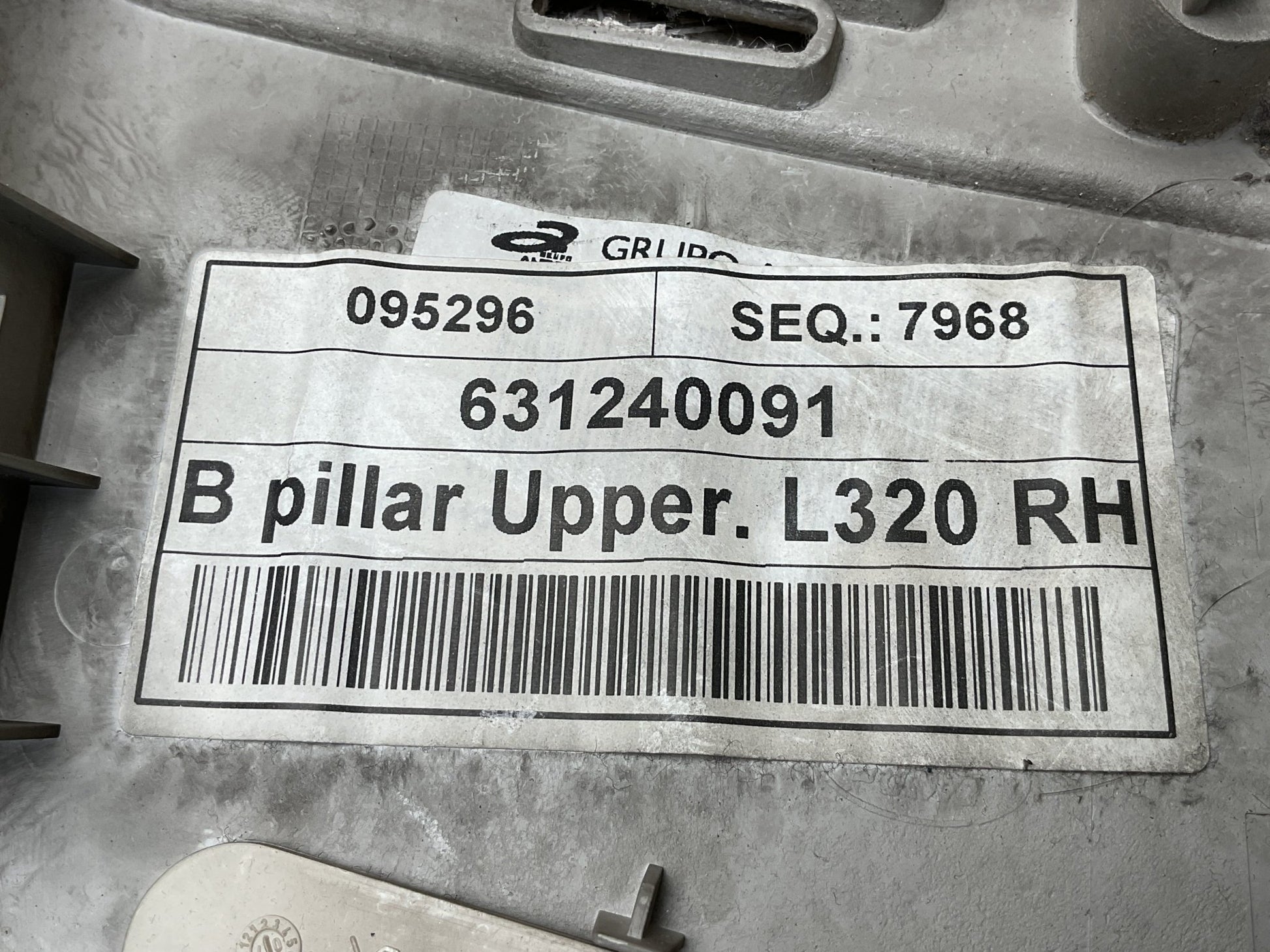 Moldura dcha Pilar B Range Rover Sport 05 - 13 - 631240091