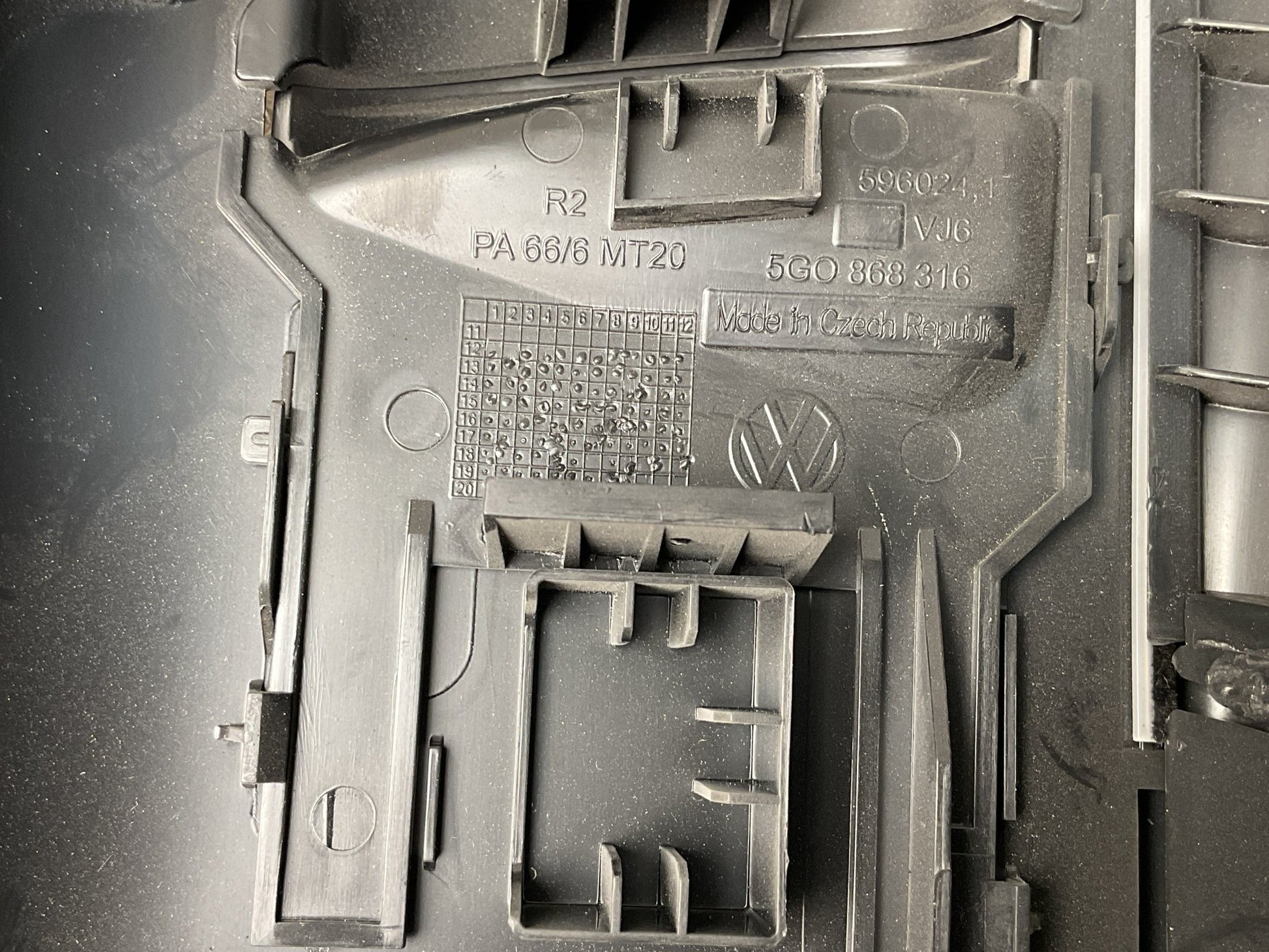 Moldura dcha Pilar B VW Golf VII 2012 - 2020 - 5G4868312