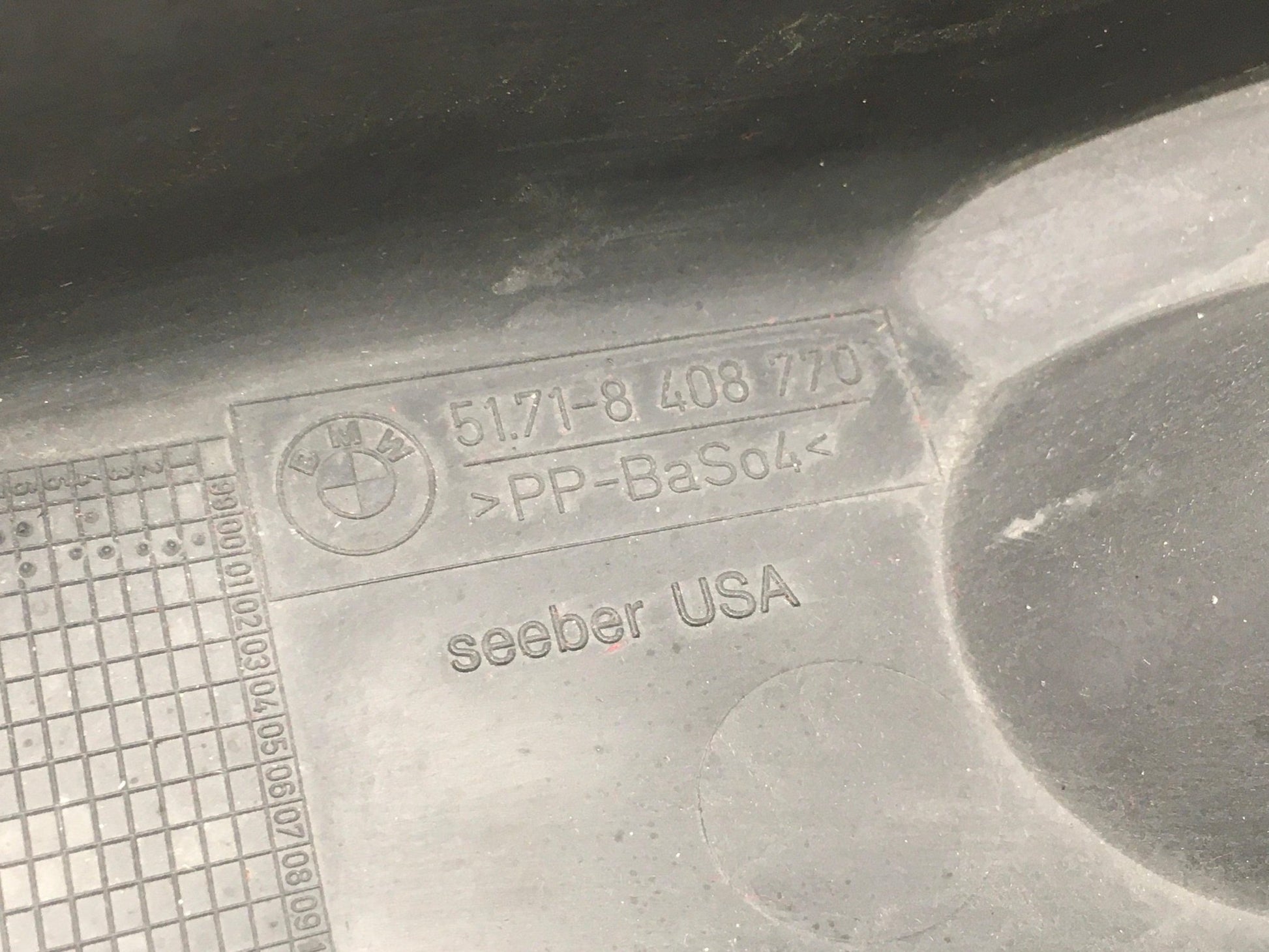 Moldura dcha vano motor BMW X5 E53 - 51718408770