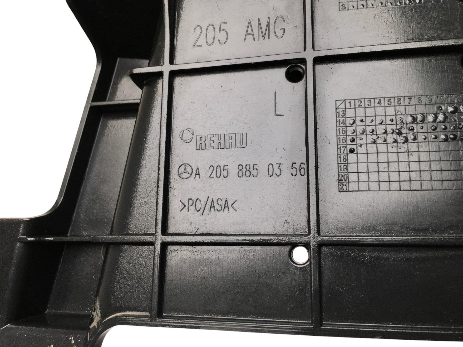 Moldura Escape tra izq Mercedes W205 - A2058850356