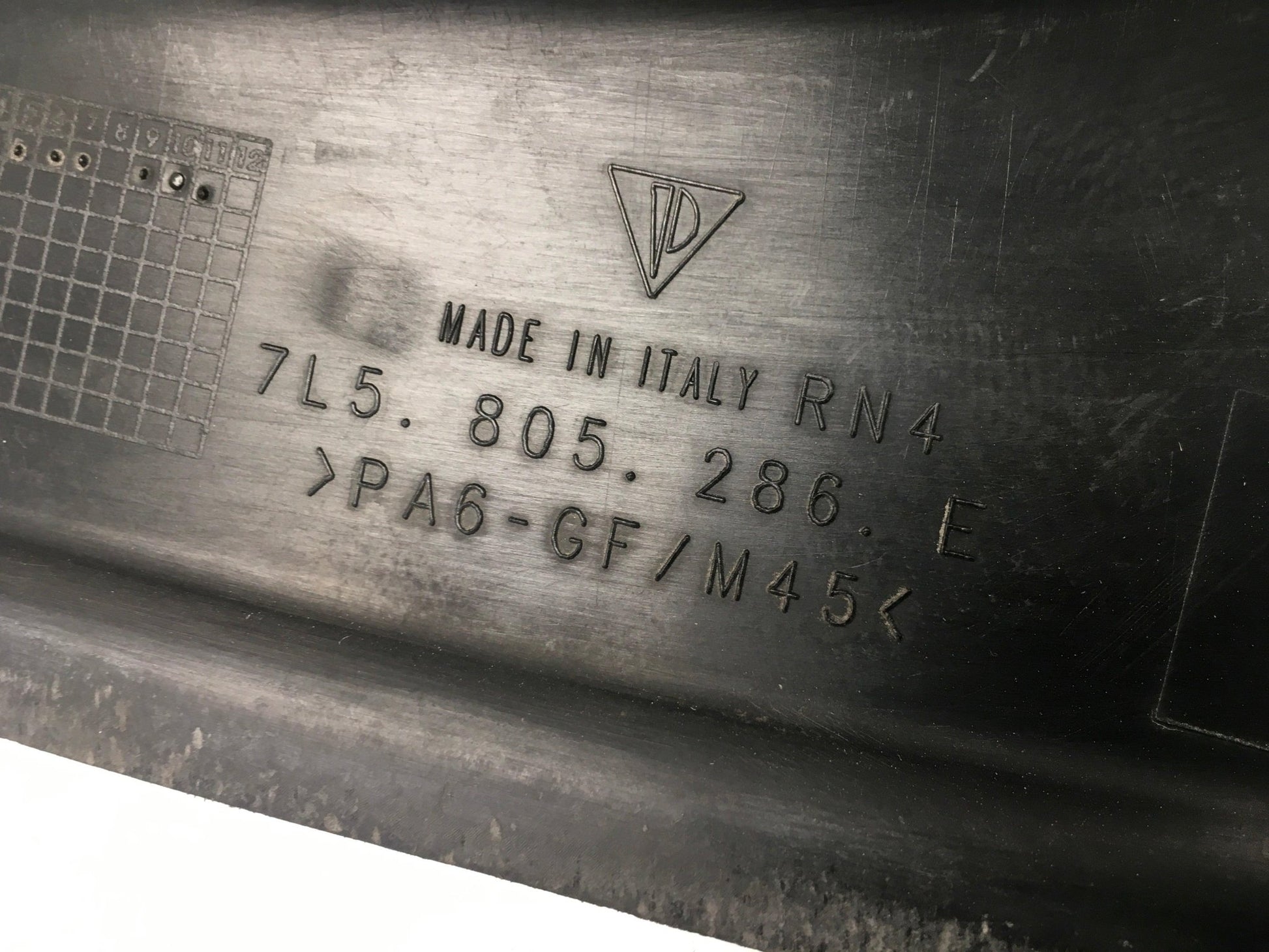 Moldura faro derecho Porshce Cayenne 955 - 7L5805286E