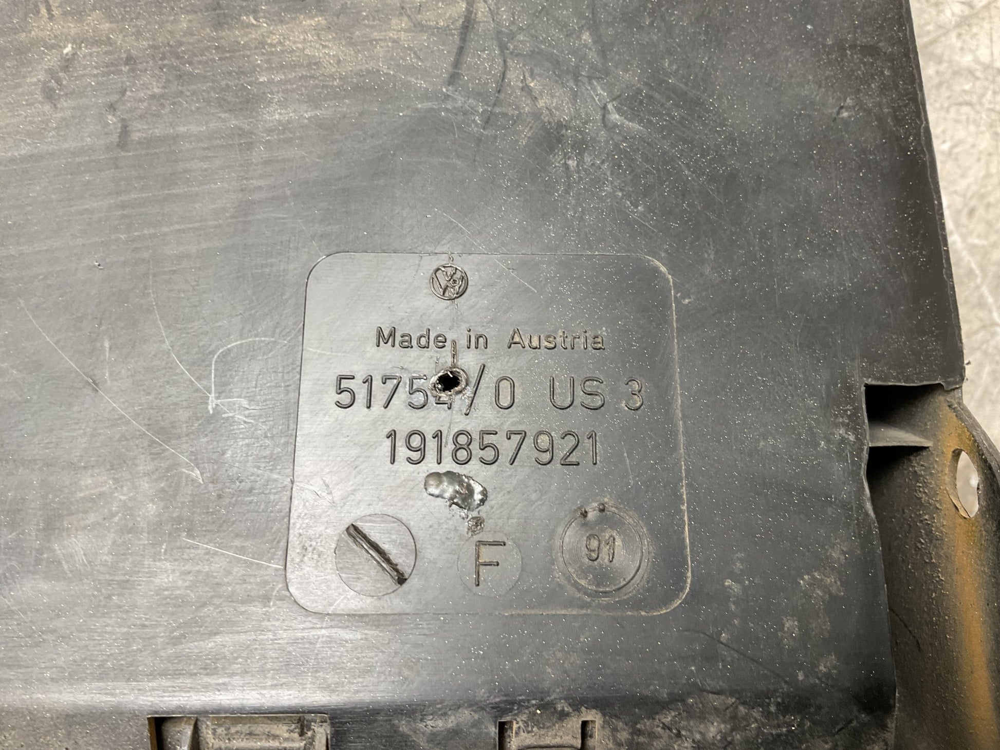 Moldura Guantera VW Golf 83 - 92 - 191857921