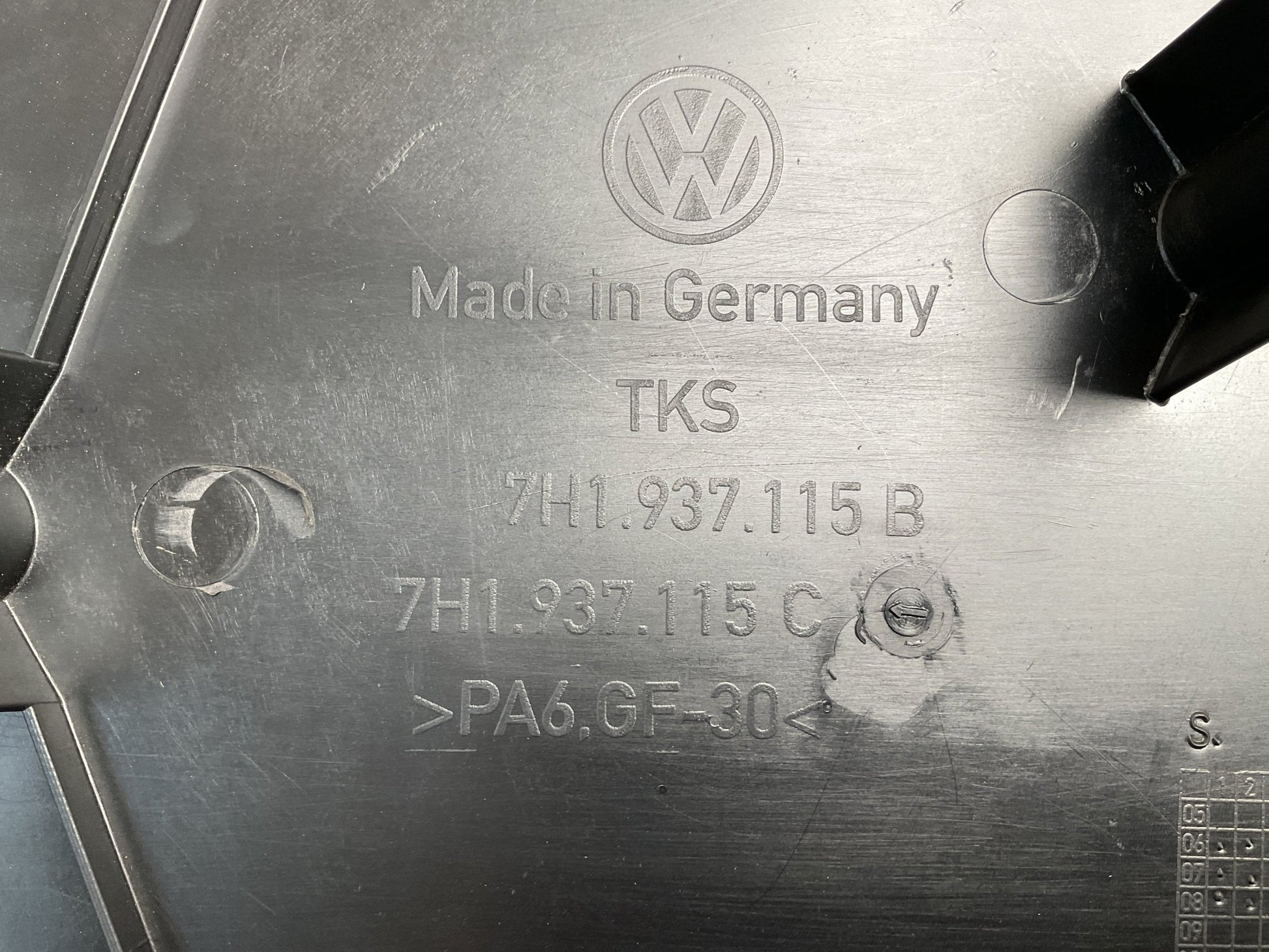 Moldura inferior delantero VW T5 2003 - 2015 - 7H1937115B