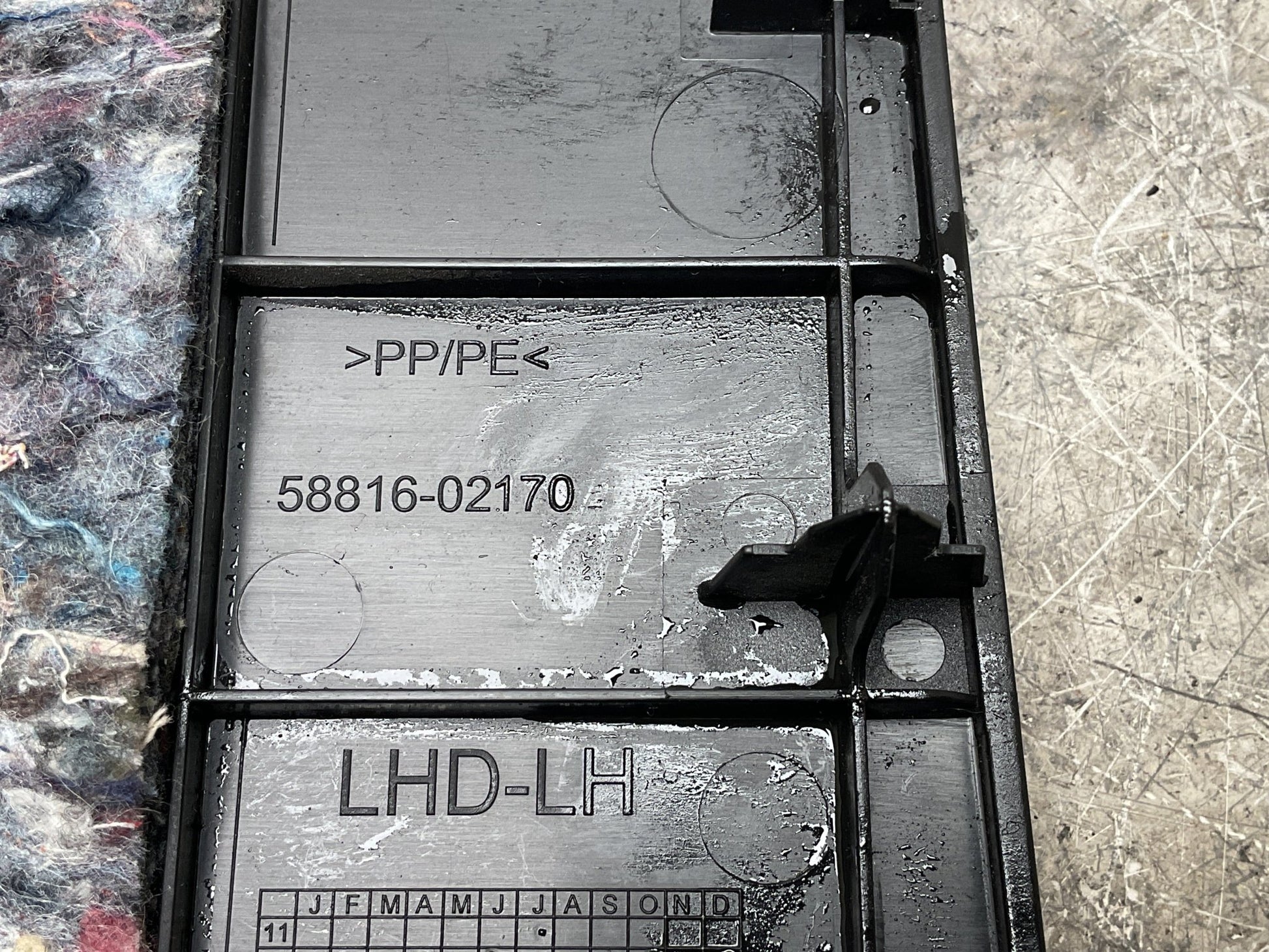 Moldura izq Consola Central Toyota Auris 12 - 18 - 5881602170