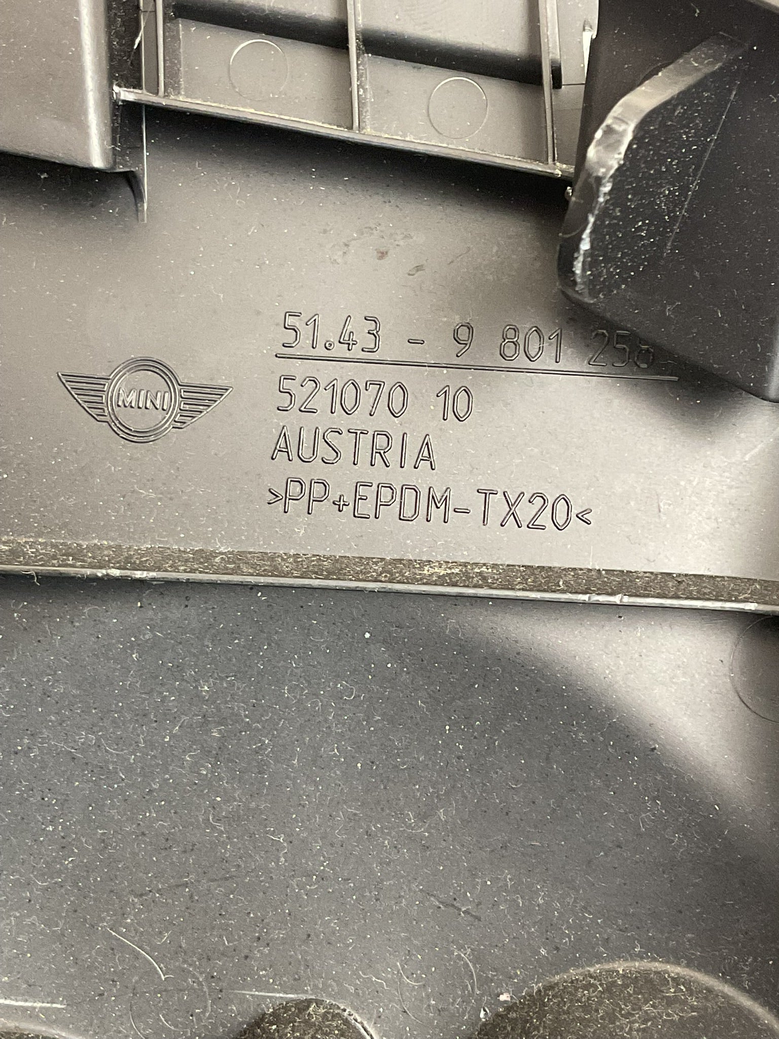 Moldura izq Pilar B Mini R60 - 51439801258