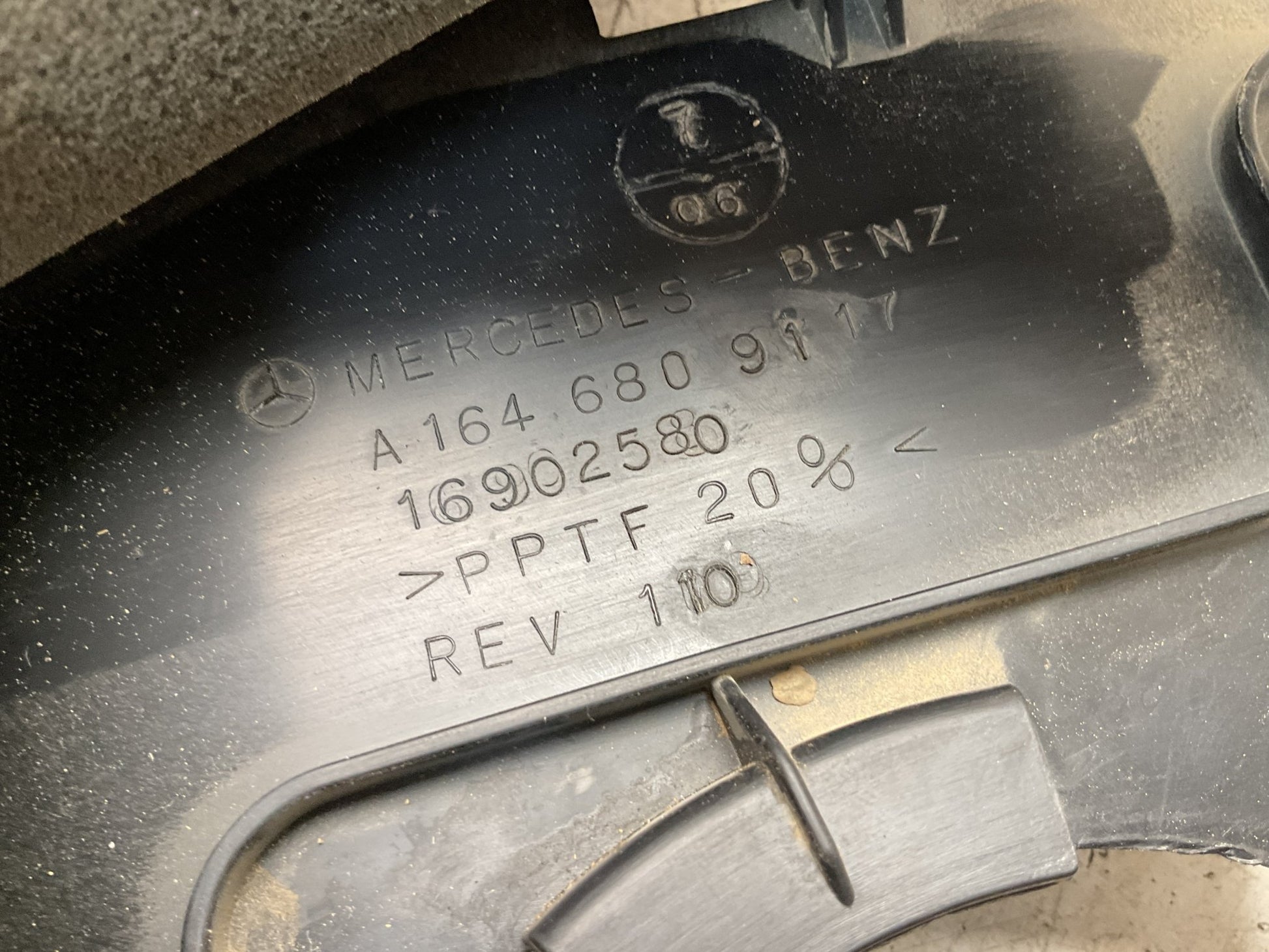 Moldura izq salpicadero Mercedes Clase M 05-11 - A1646809117