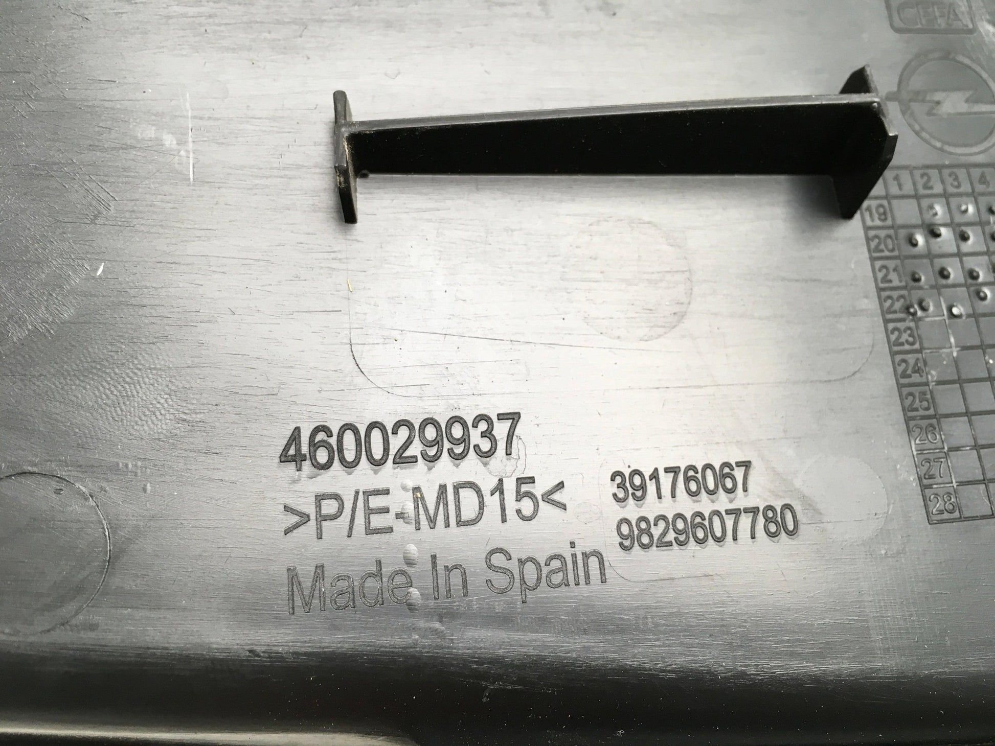 Moldura izq salpicadero Opel Corsa F - 9829607780