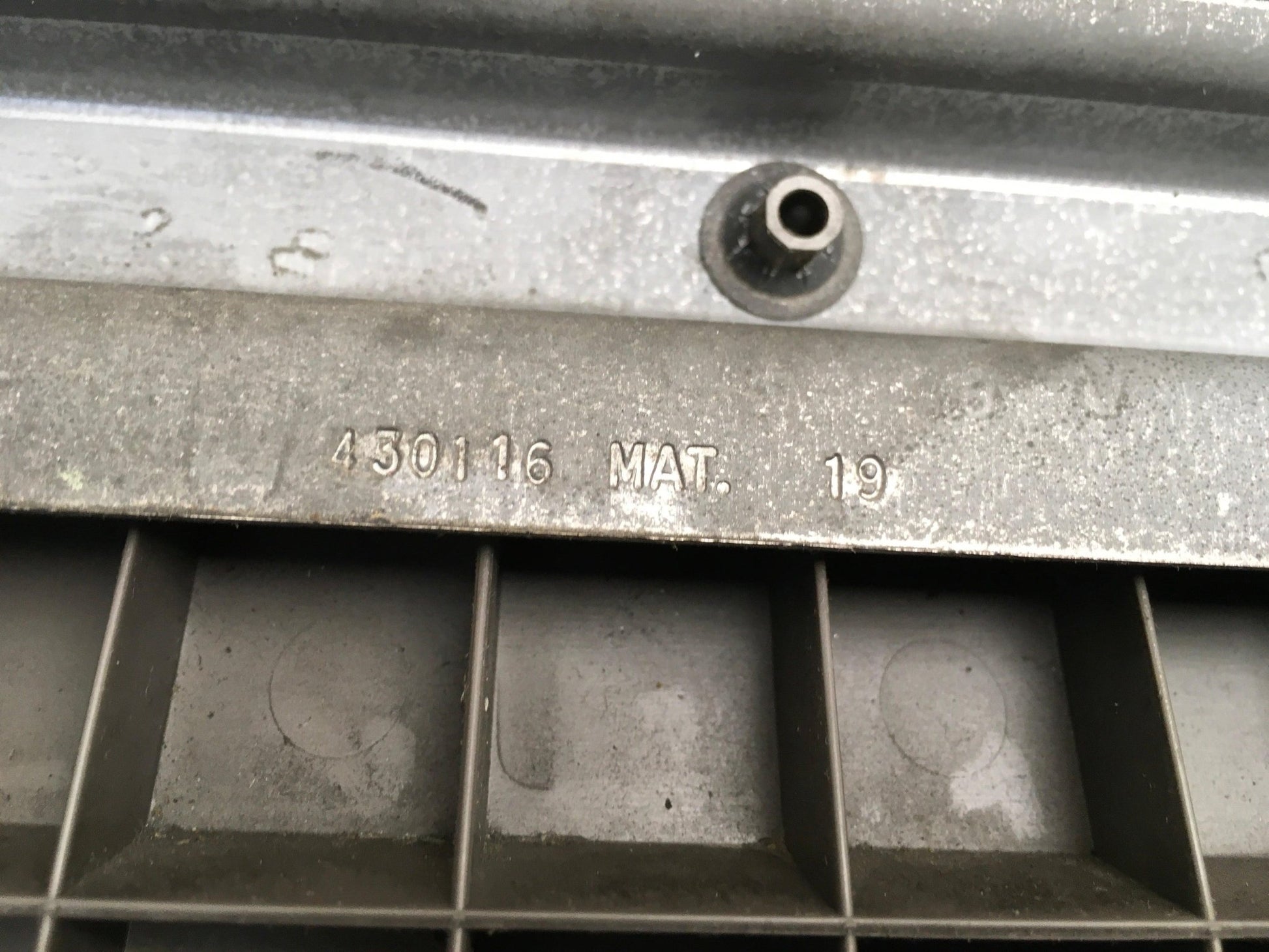 Moldura izq tablero Jeep Cherokee III KJ - 