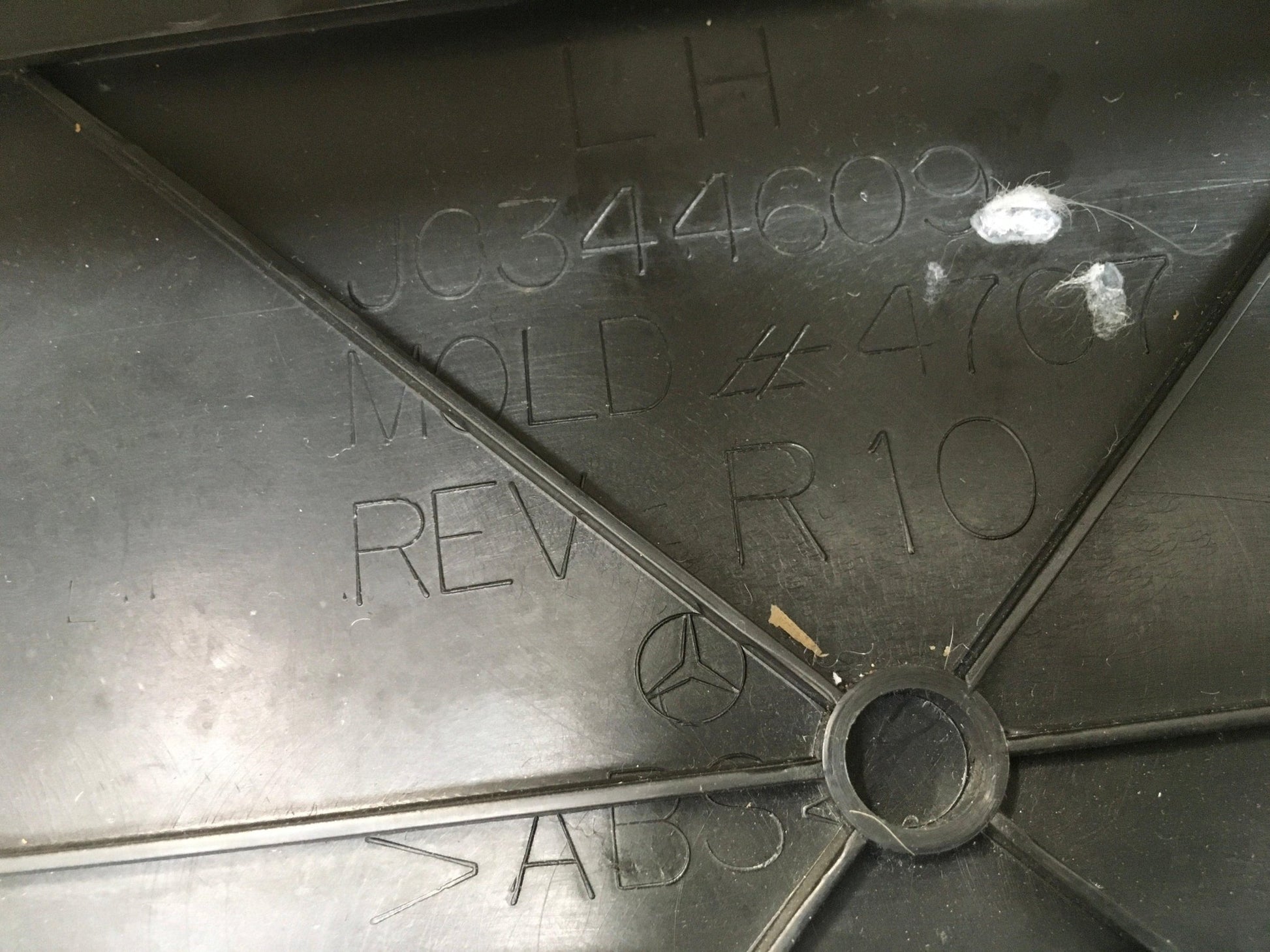 Moldura izquierda Maletero Mercedes W251 - A2516908425