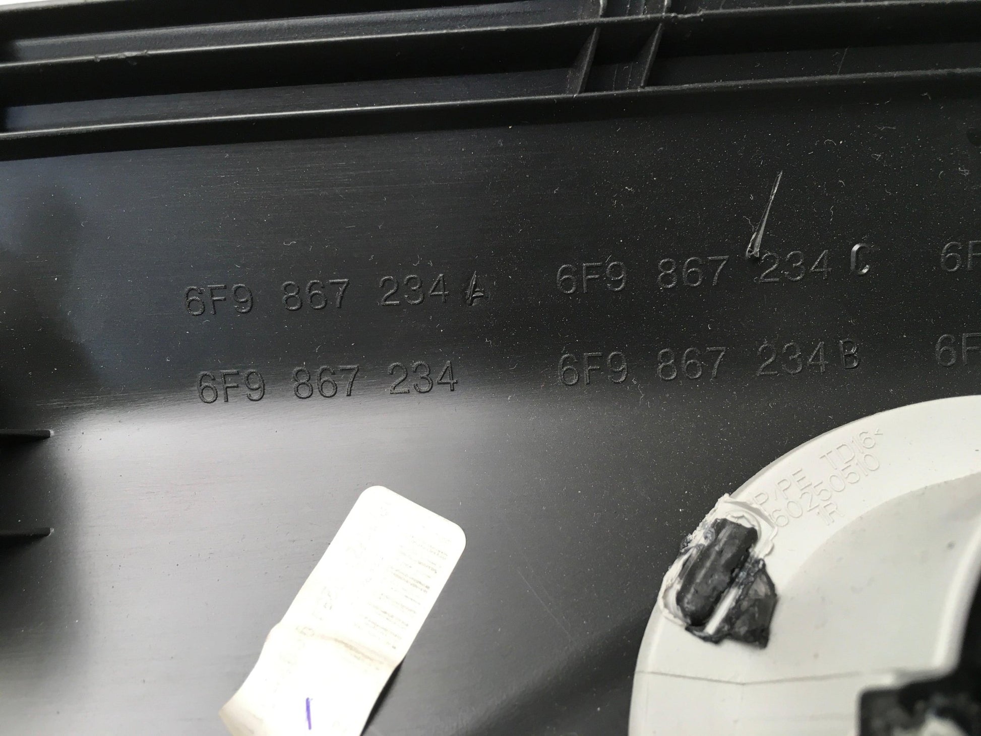 Moldura izquierda Seat Arona - 6F9867234