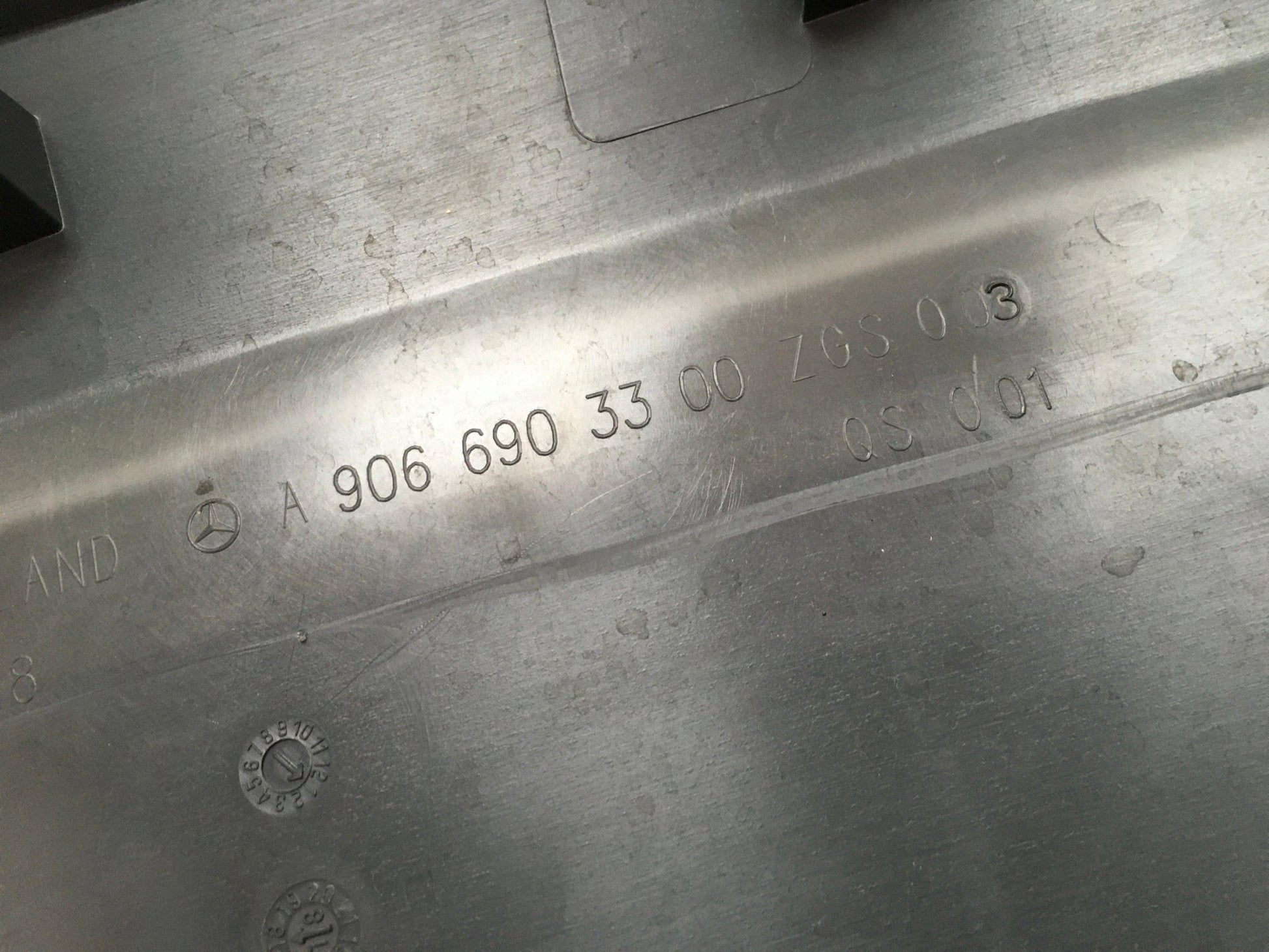 Moldura lateral dcha Mercedes W906 - A9066903300