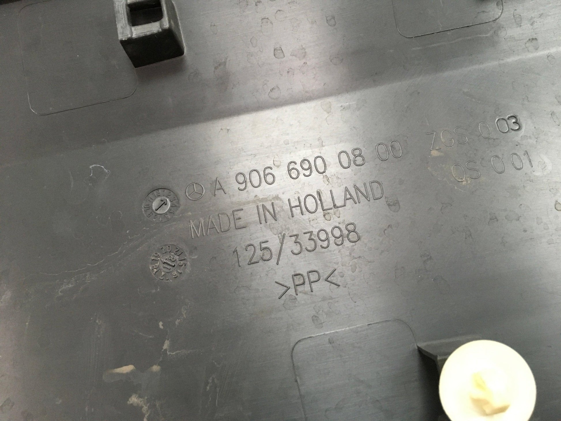 Moldura lateral izquierda Mercedes W906 - A9066900800