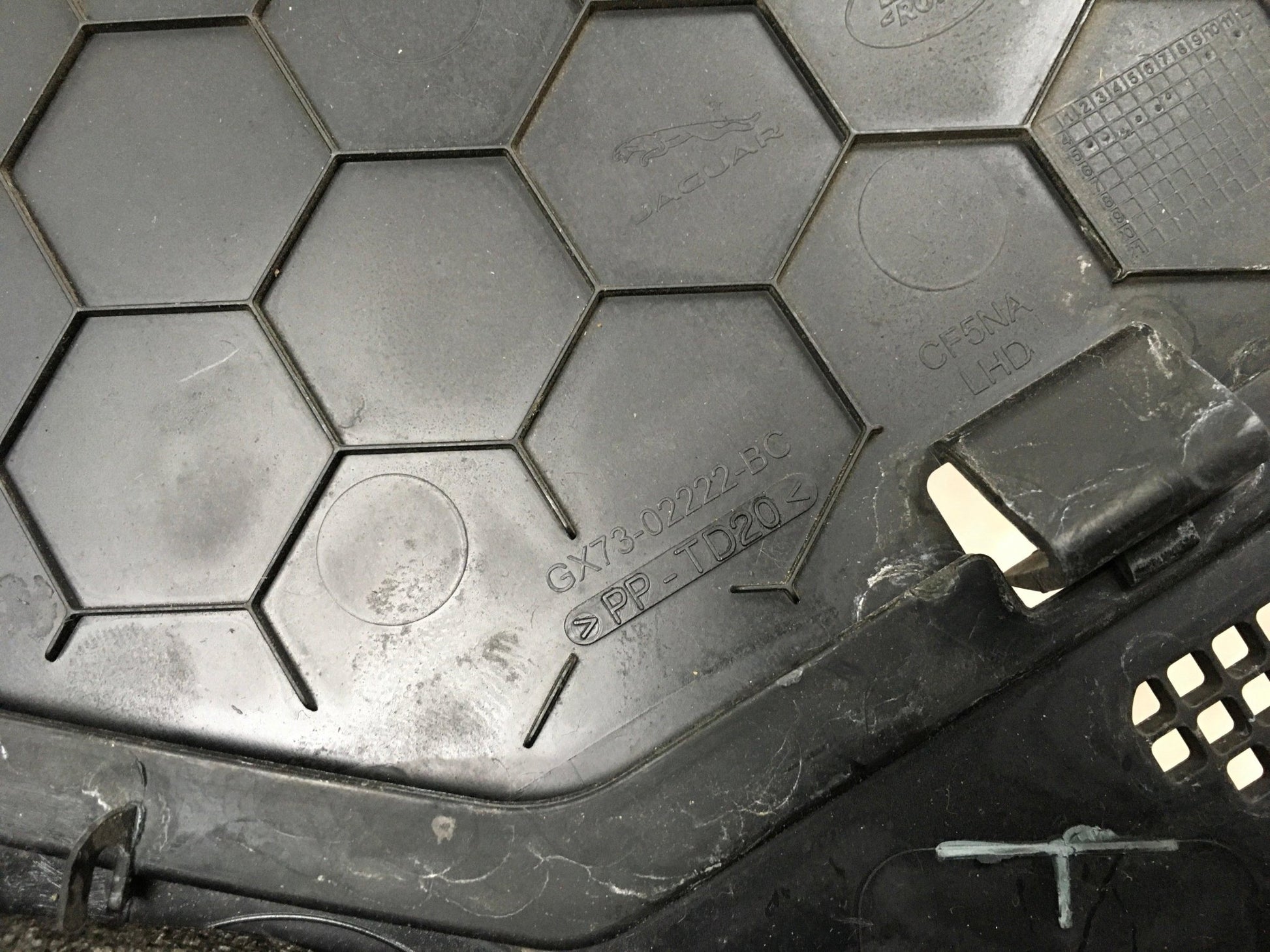 Moldura limpiaparabrisas Jaguar XE - GX7302222BC