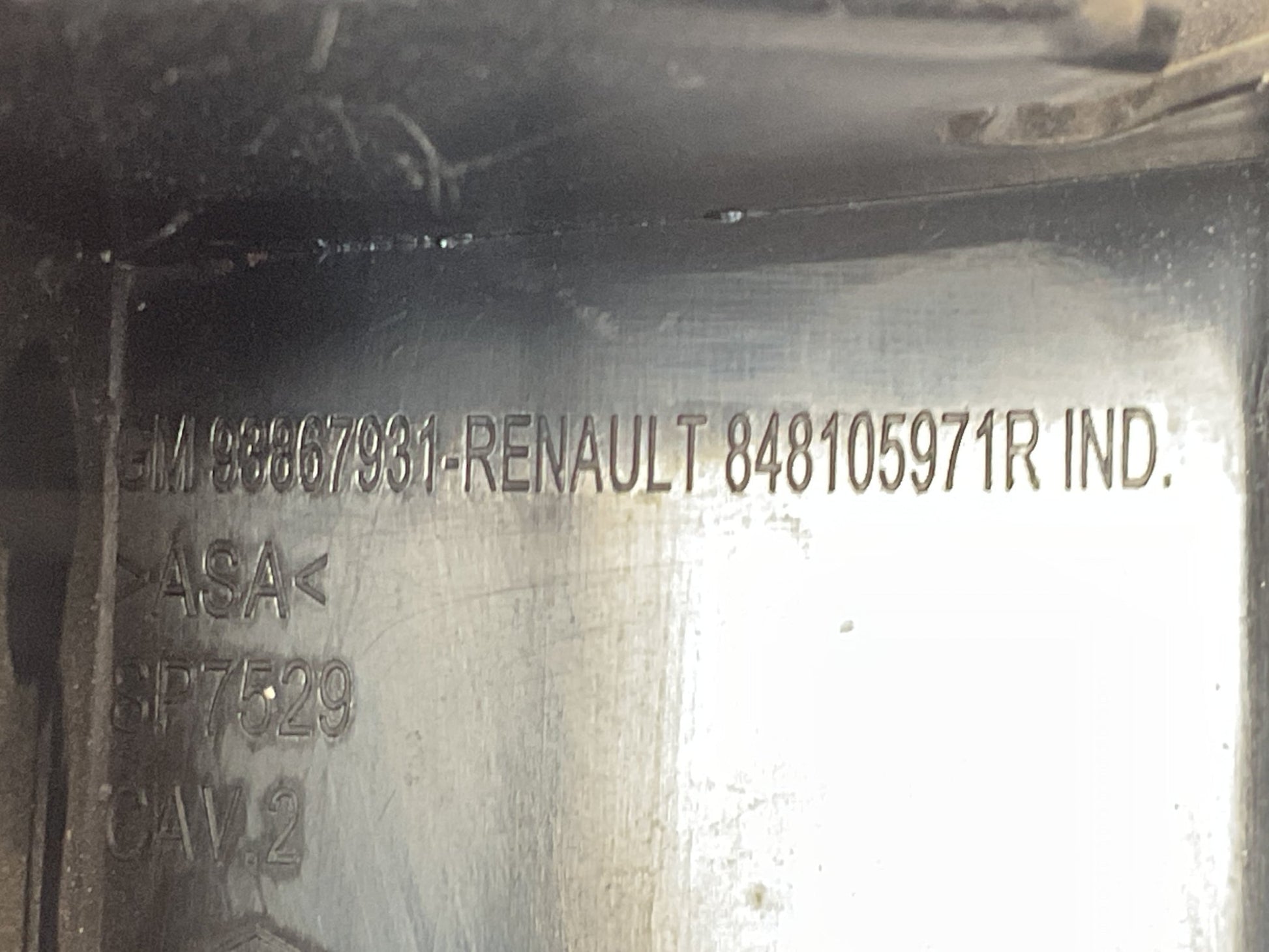 Moldura luz matricula Renault Trafic 14-25 - 848105971R