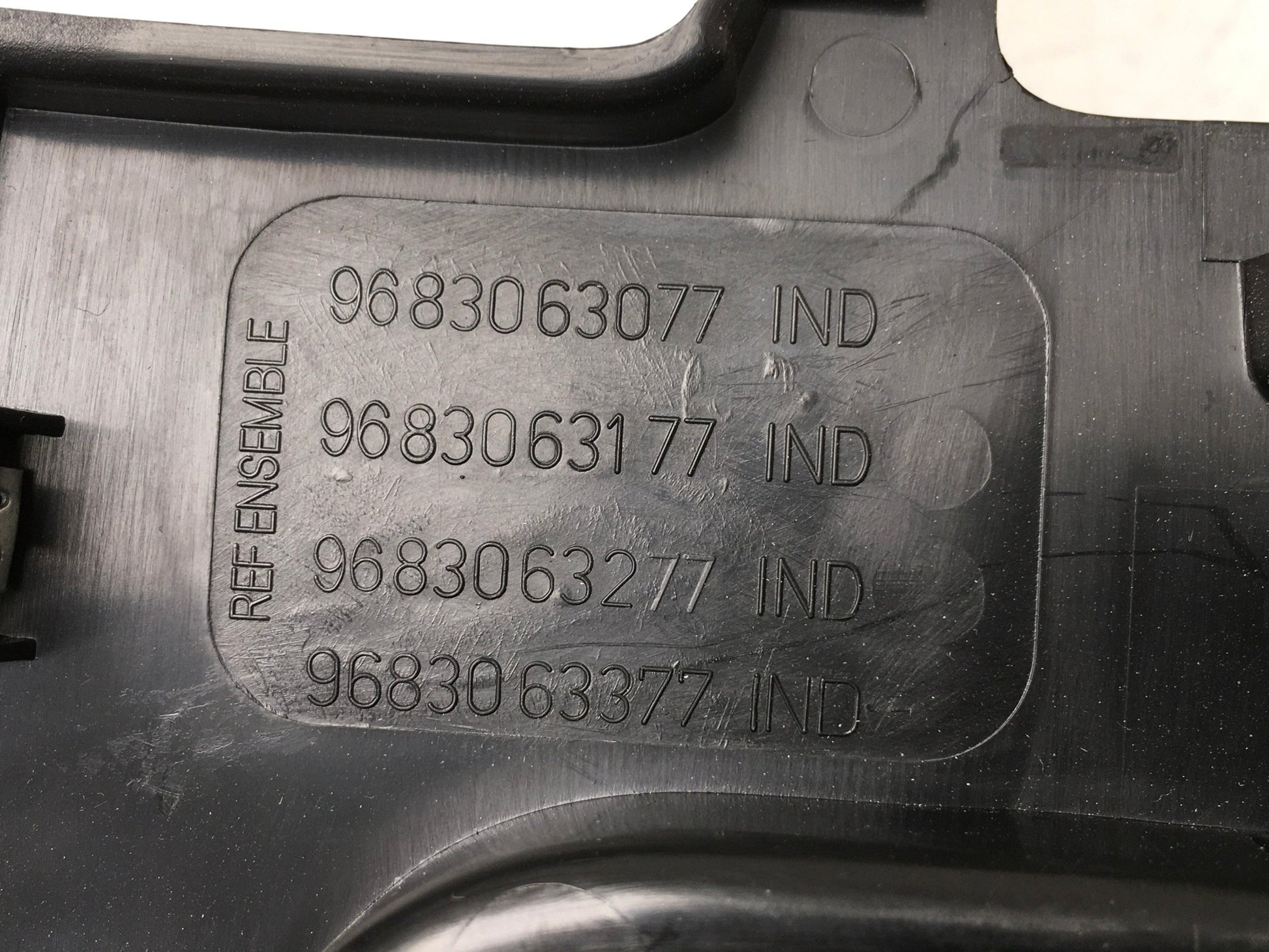 Moldura palanca cambios Peugeot 407 - 9683063077