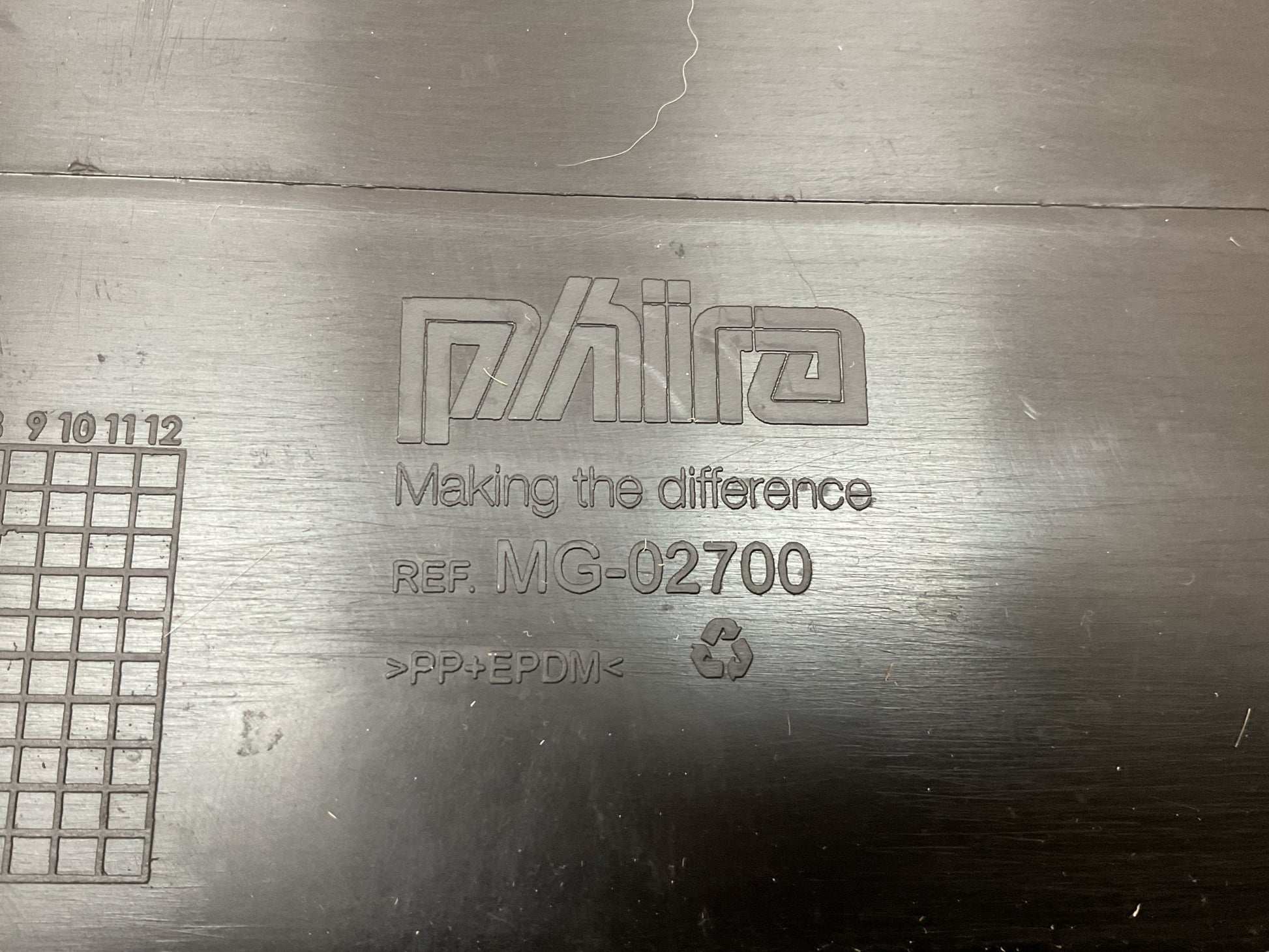 Moldura Paragoles Trasero Renault Megane II - 7701474487