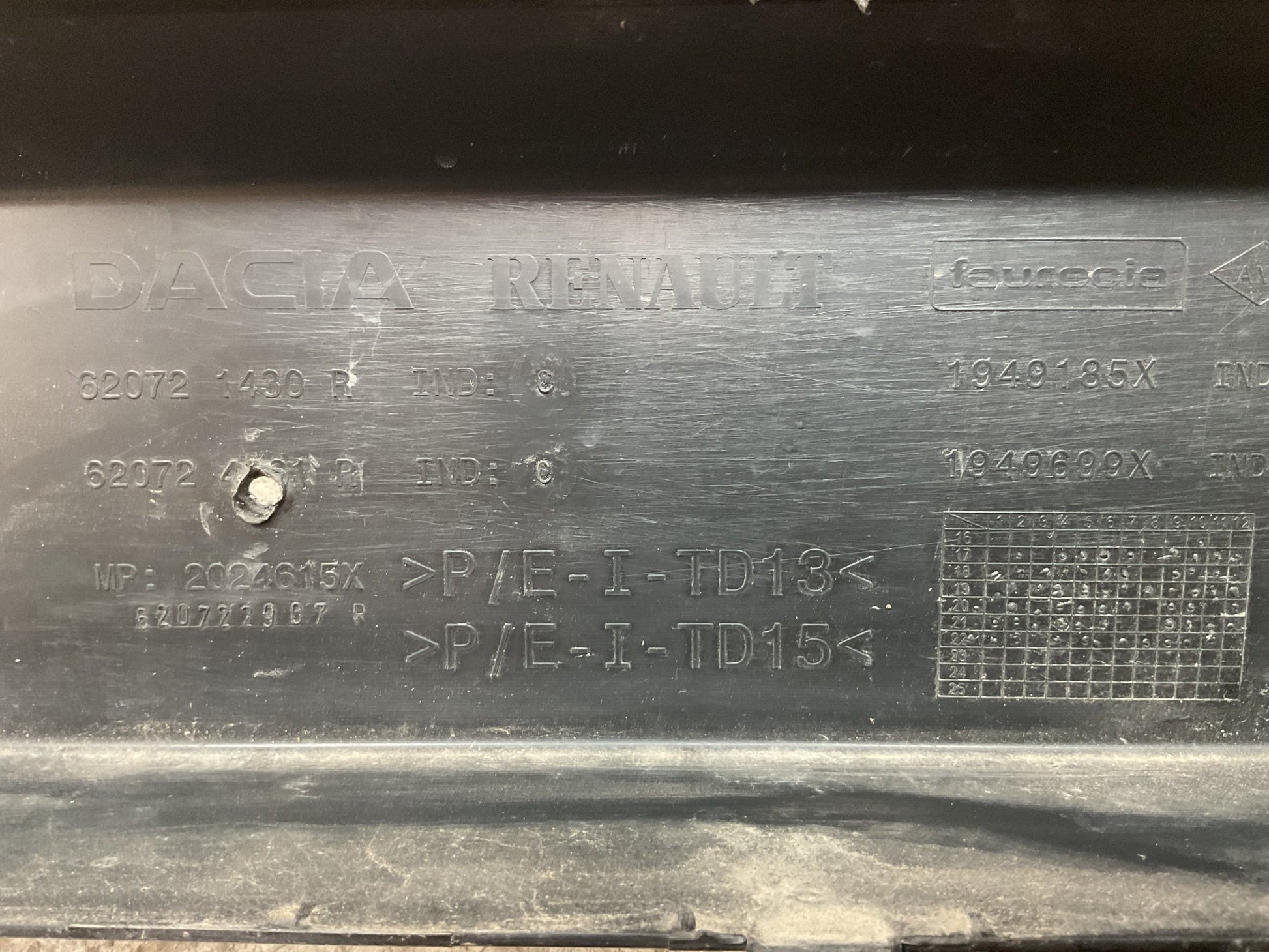 Moldura paragolpes delantero Dacia Duster 2017 - 2024 - 620721430R _