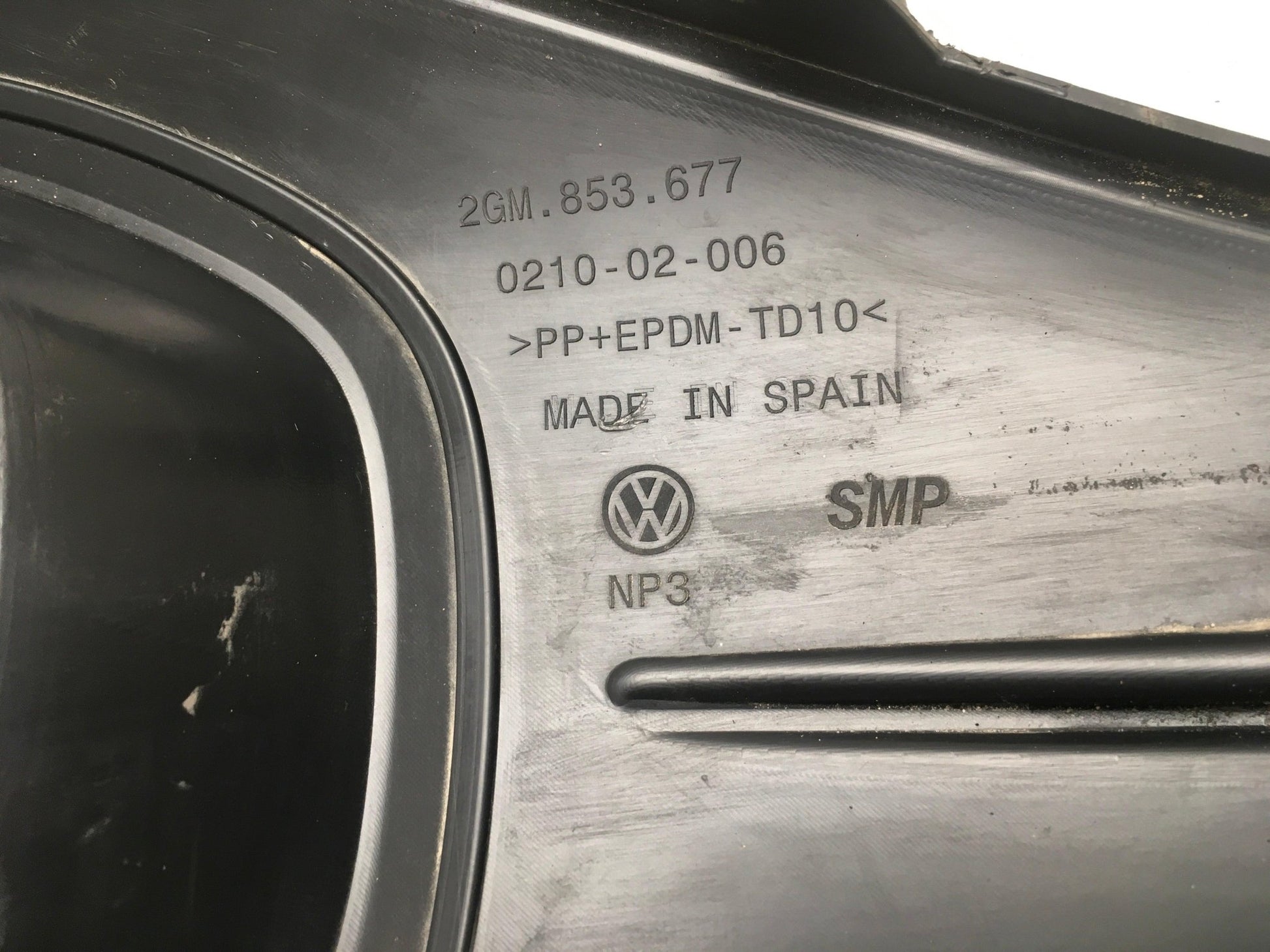 Moldura paragolpes frontal VW T - Cross - 2GM853677 _