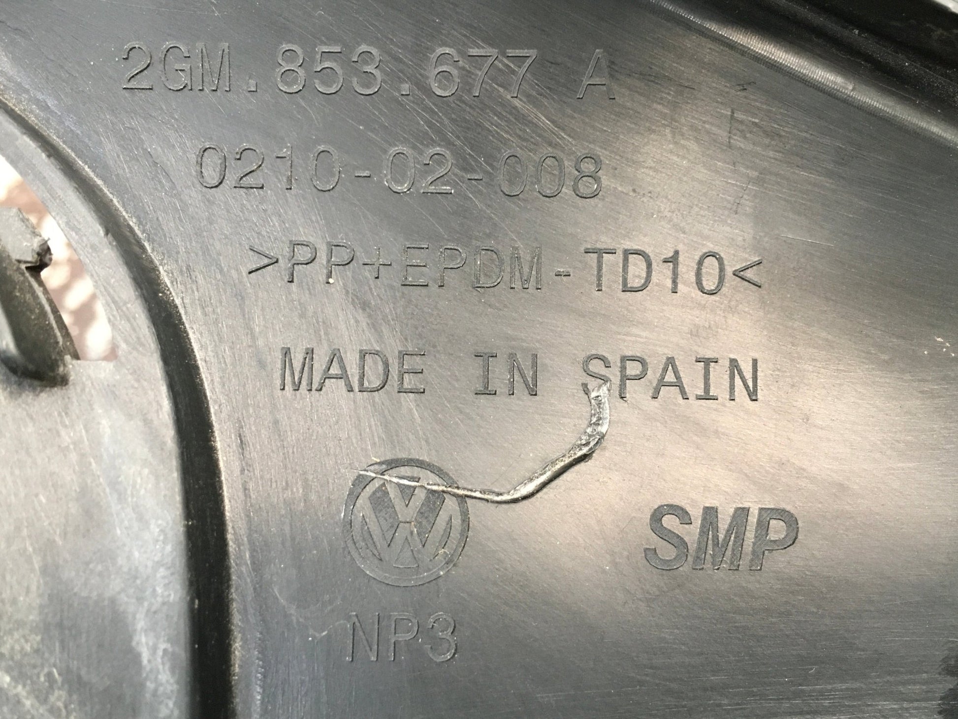 Moldura paragolpes frontal VW T - Cross C1 - 2GM853677A