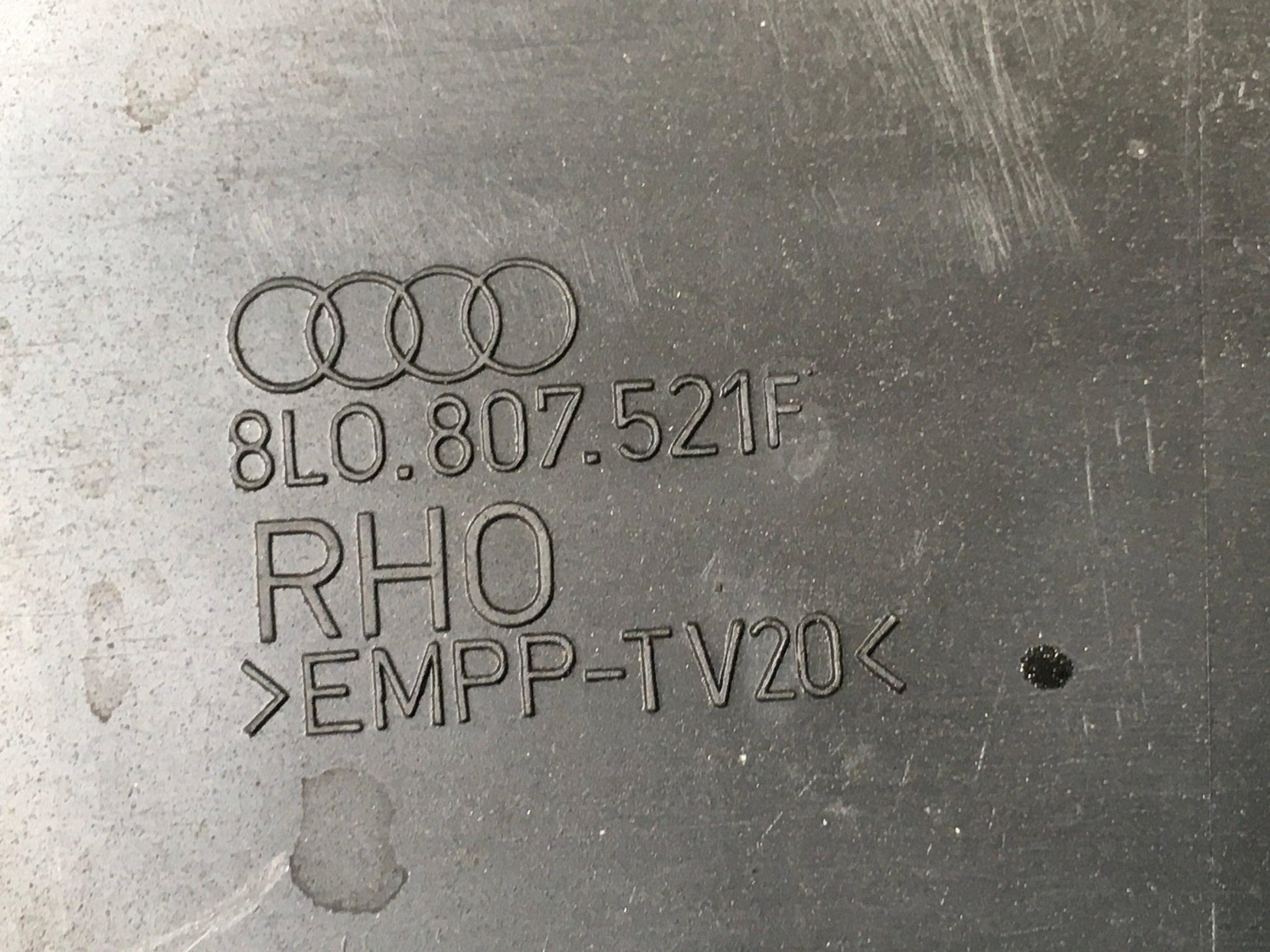 Moldura paragolpes trasero Audi A3 8L - 8L0807521F