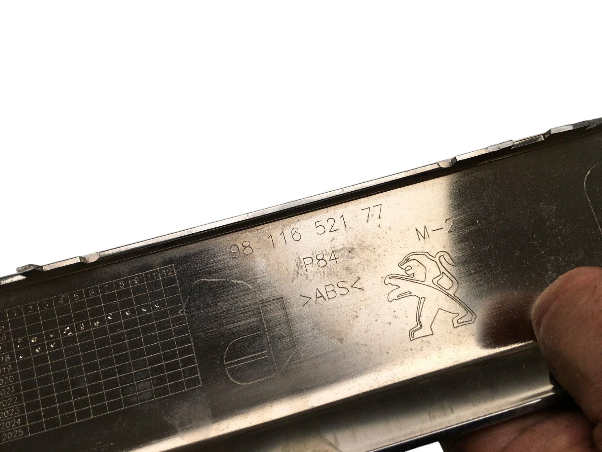 Moldura paragolpes trasero Peugeot 3008 II - 9811652177