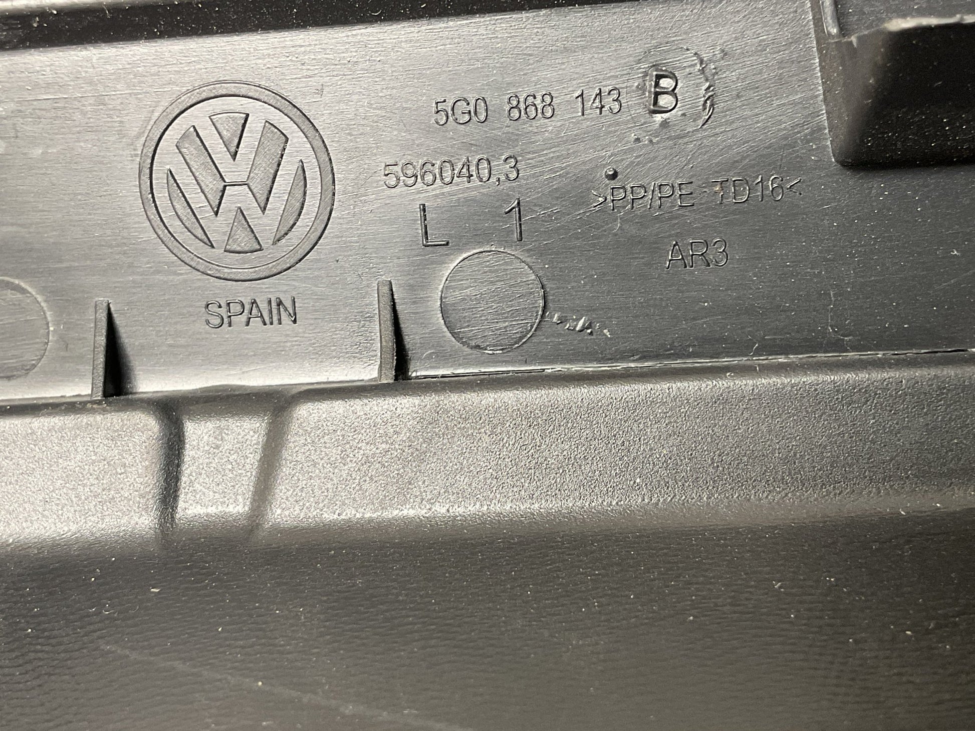 Moldura Pilar A izq VW Golf 2012 - 2020 - 5G0868143B