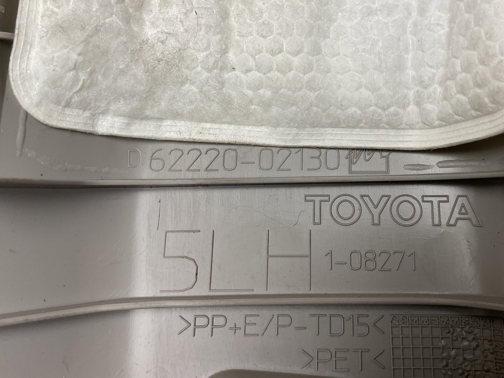 Moldura Pilar A izquierdo Toyota Auris 12 - 18 - 6222002130