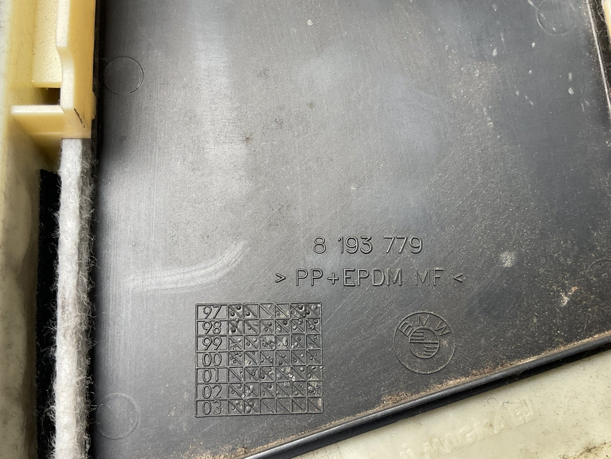 Moldura Pilar B izq BMW Serie 3 1998 - 2006 - 51438217243