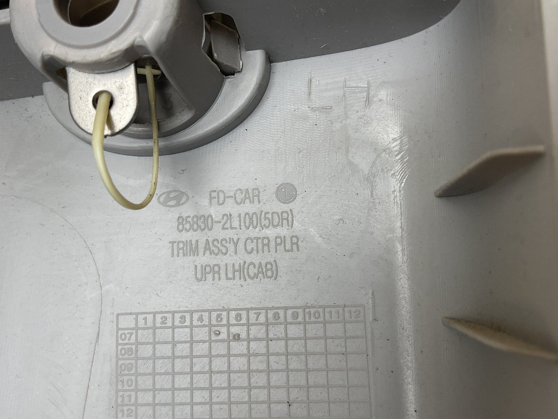 Moldura Pilar B izq Hyundai i30 07 - 12 - 858302L100