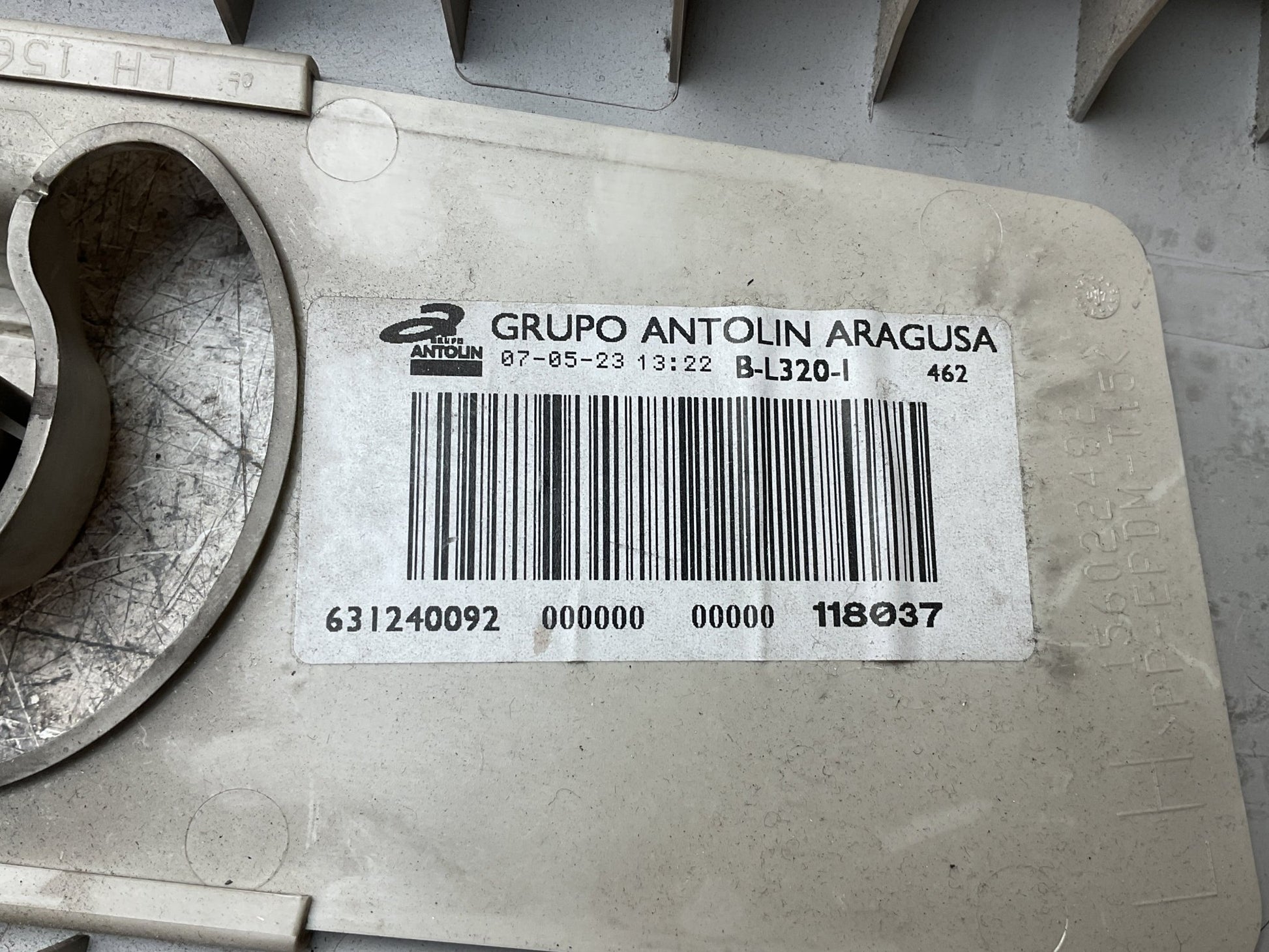 Moldura Pilar B izq Range Rover Sport 04 - 13 - 631240092