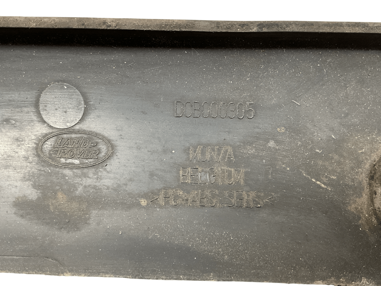 Moldura Pilar del dcha Rover Sport 05-13 - DCB000305