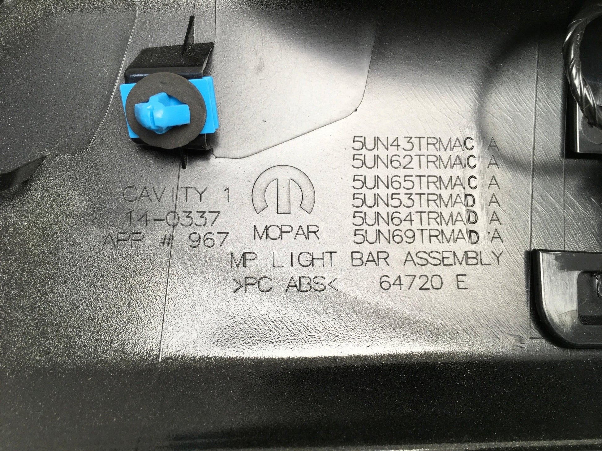 Moldura porton Jeep Compass II - 5UN43TRMAC