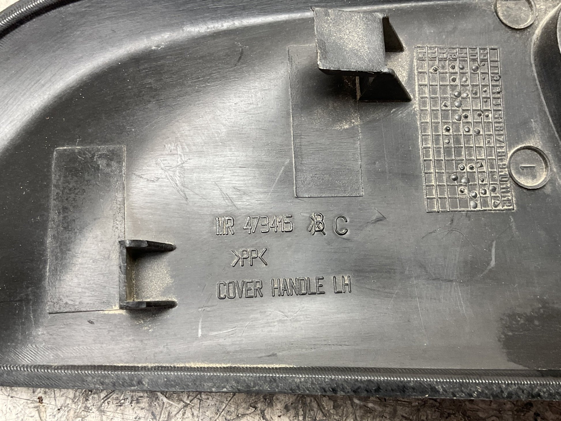 Moldura Puerta del izq Mitsubishi Montero Pinin - MR473415