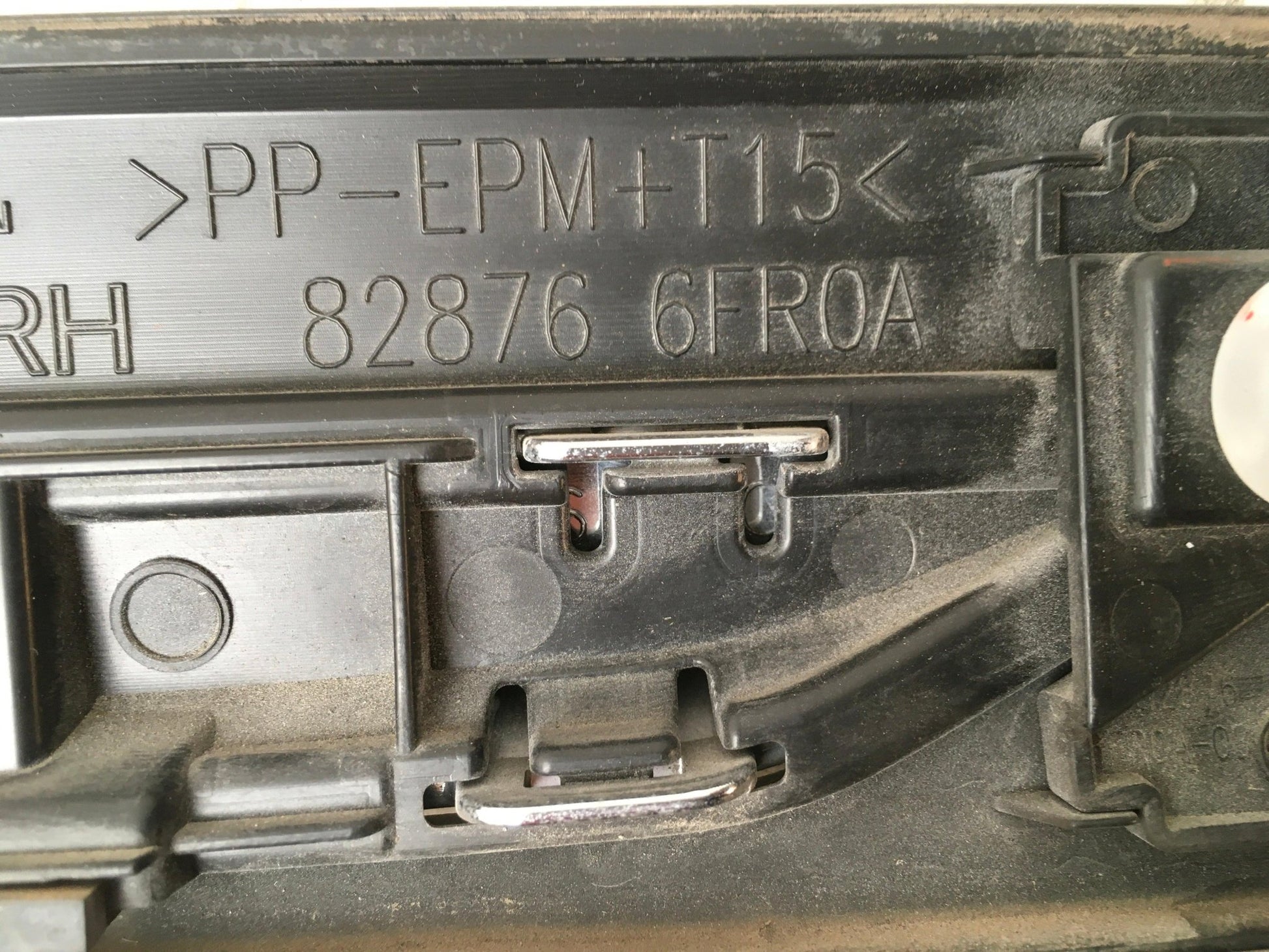 Moldura Puerta tra dcha Nissan X - trail T32 Fase 2 - 828766FR0A