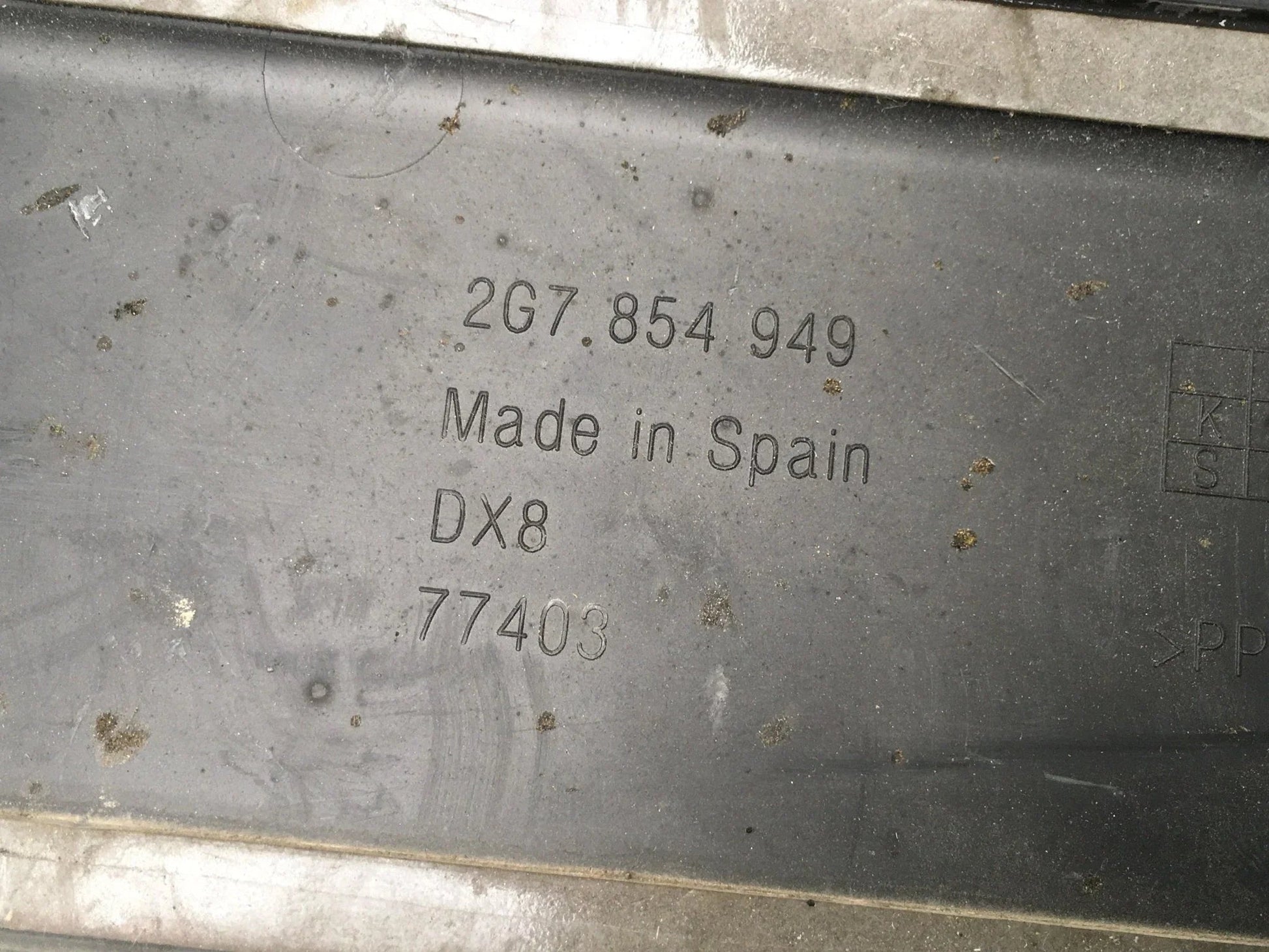 Moldura puerta tras izq VW Taigo 2G7854949