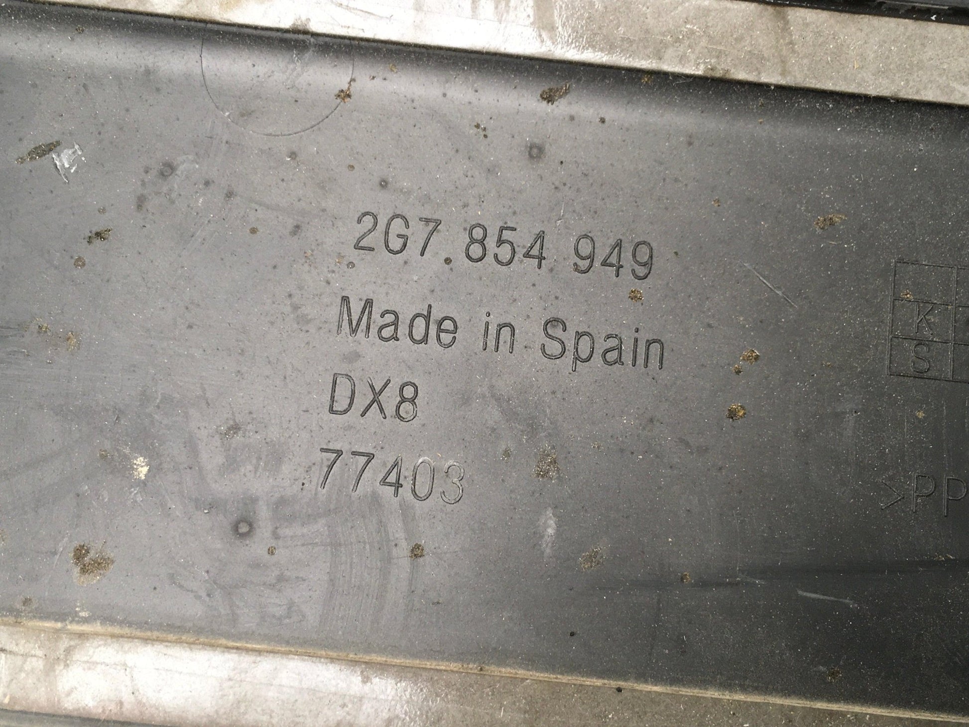 Moldura puerta tras izq VW Taigo 2G7854949 - 2G7854949