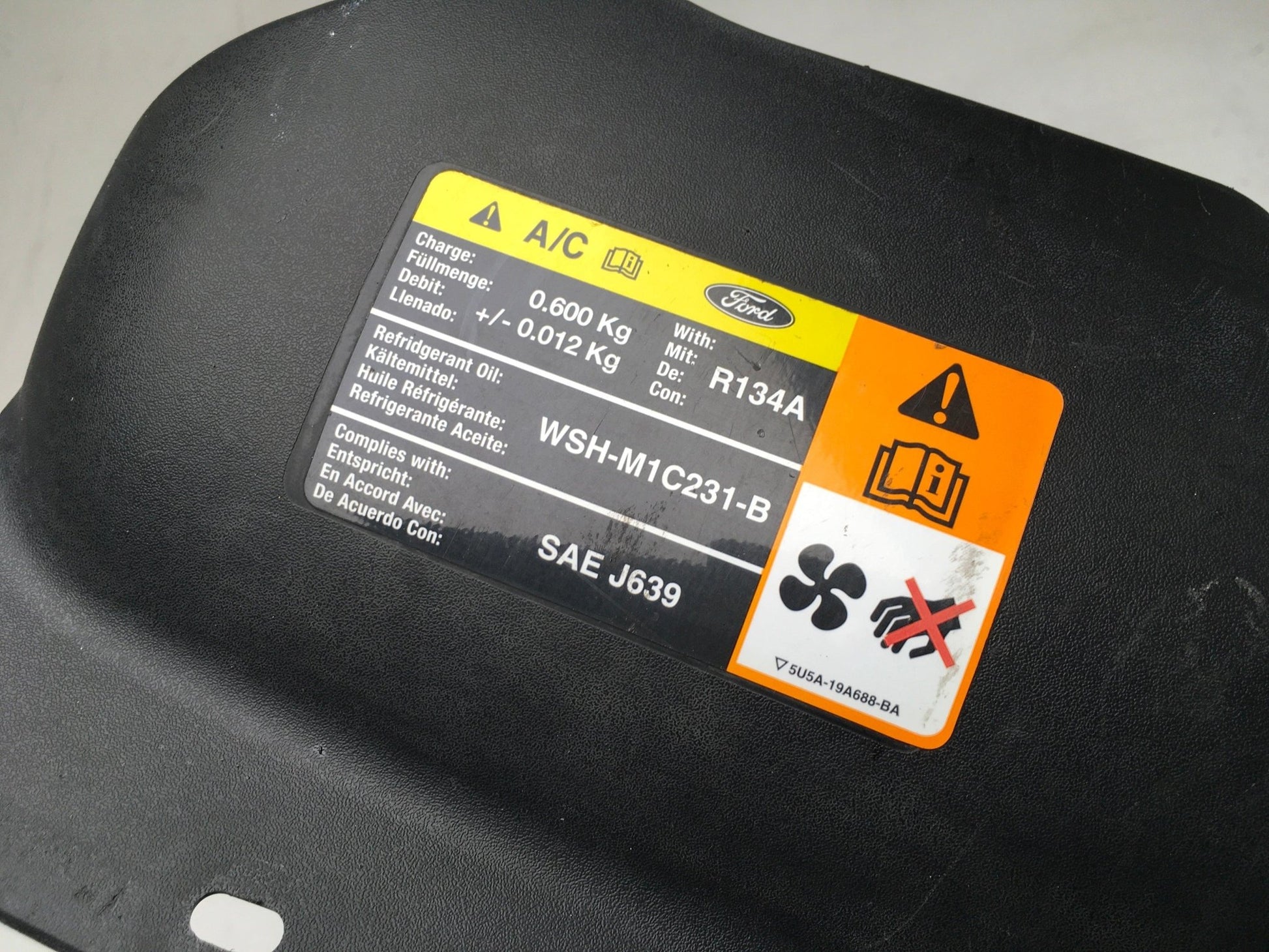 Moldura radiador Ford Focus II - 8M5116613AA