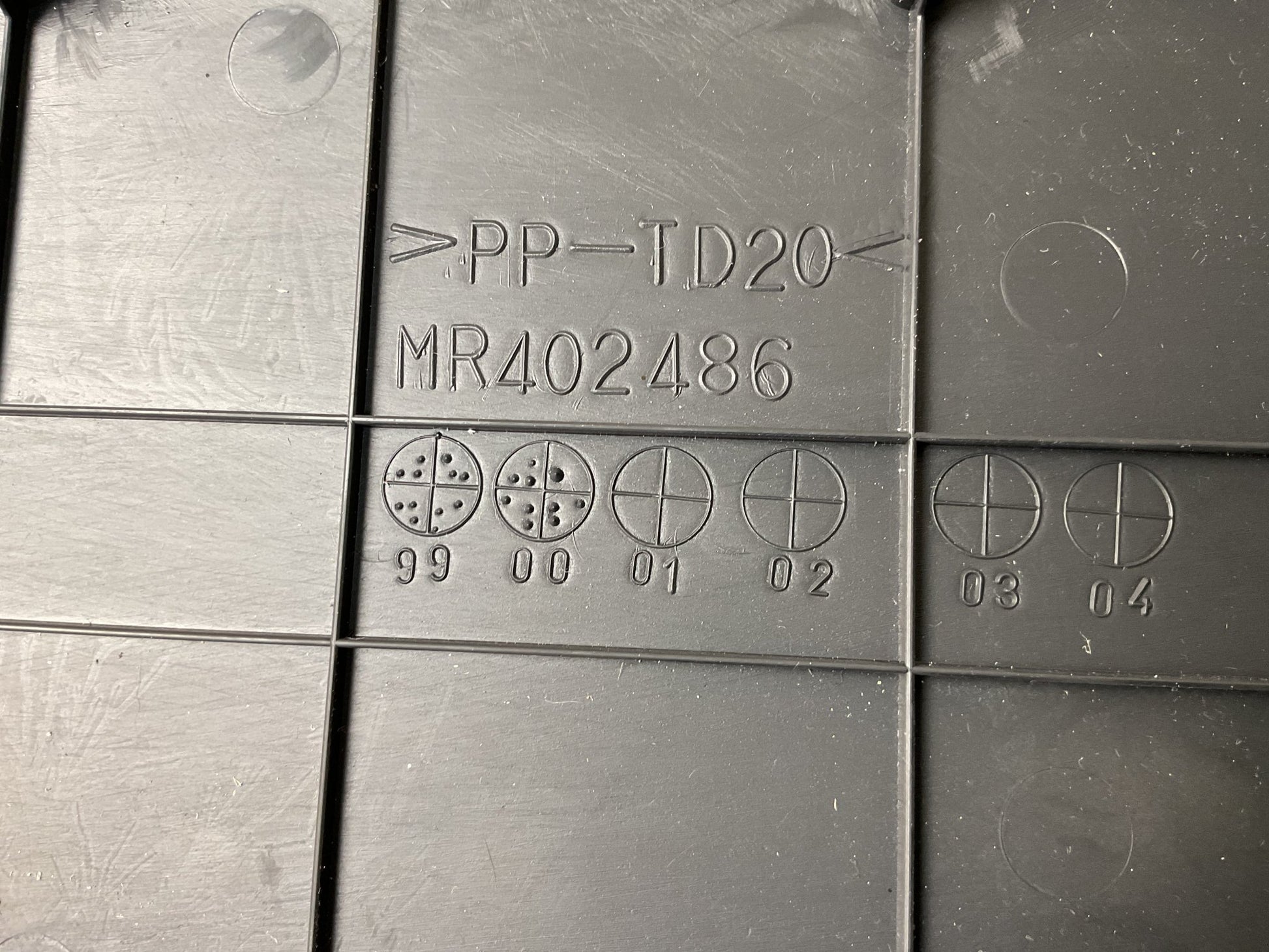 Moldura Salpicadero Pajero 99 - 06 - MR402486