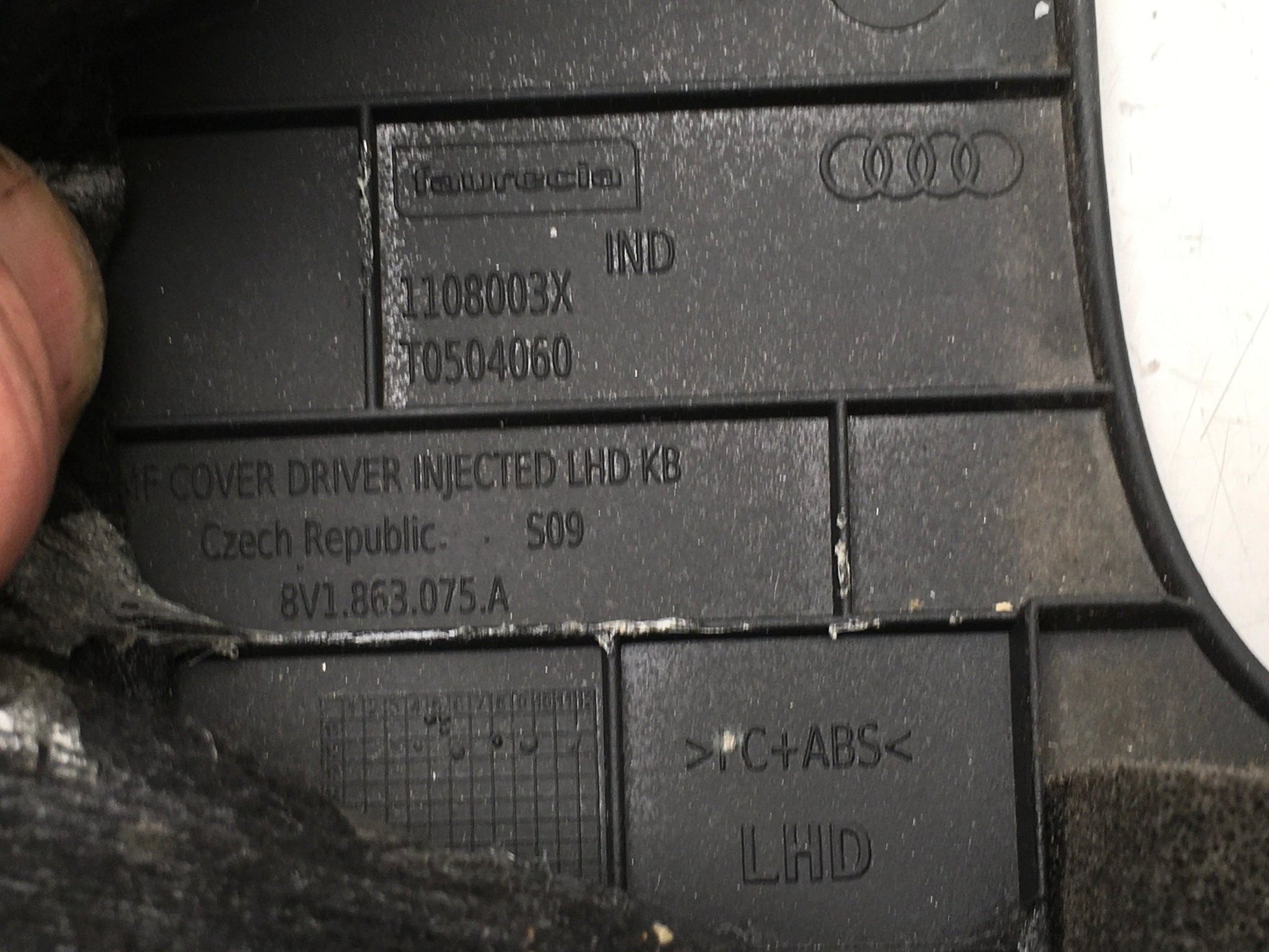 Moldura Slapicadero Audi A3 8V - 8V1863075A