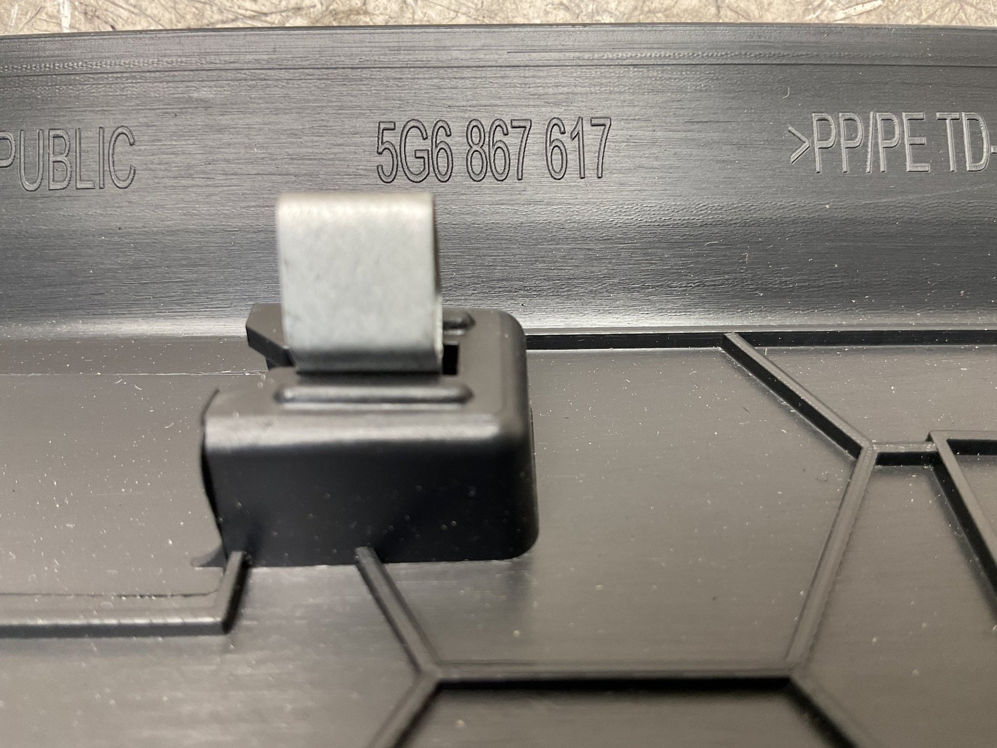 Moldura Techo Trasero VW Golf VII 2012 - 2020 - 5G6867617