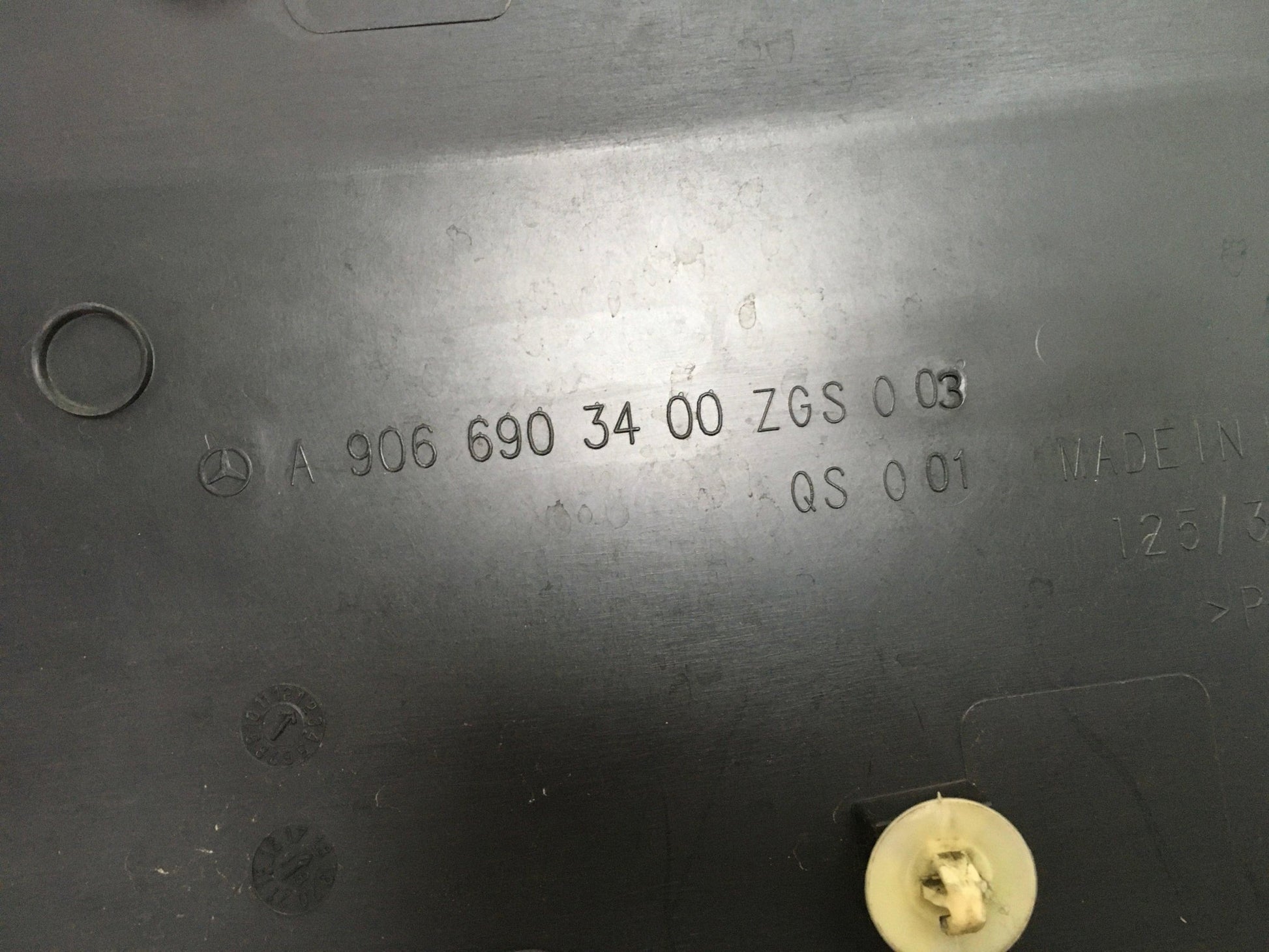 Moldura tra izq Mercedes W906 - A9066903400