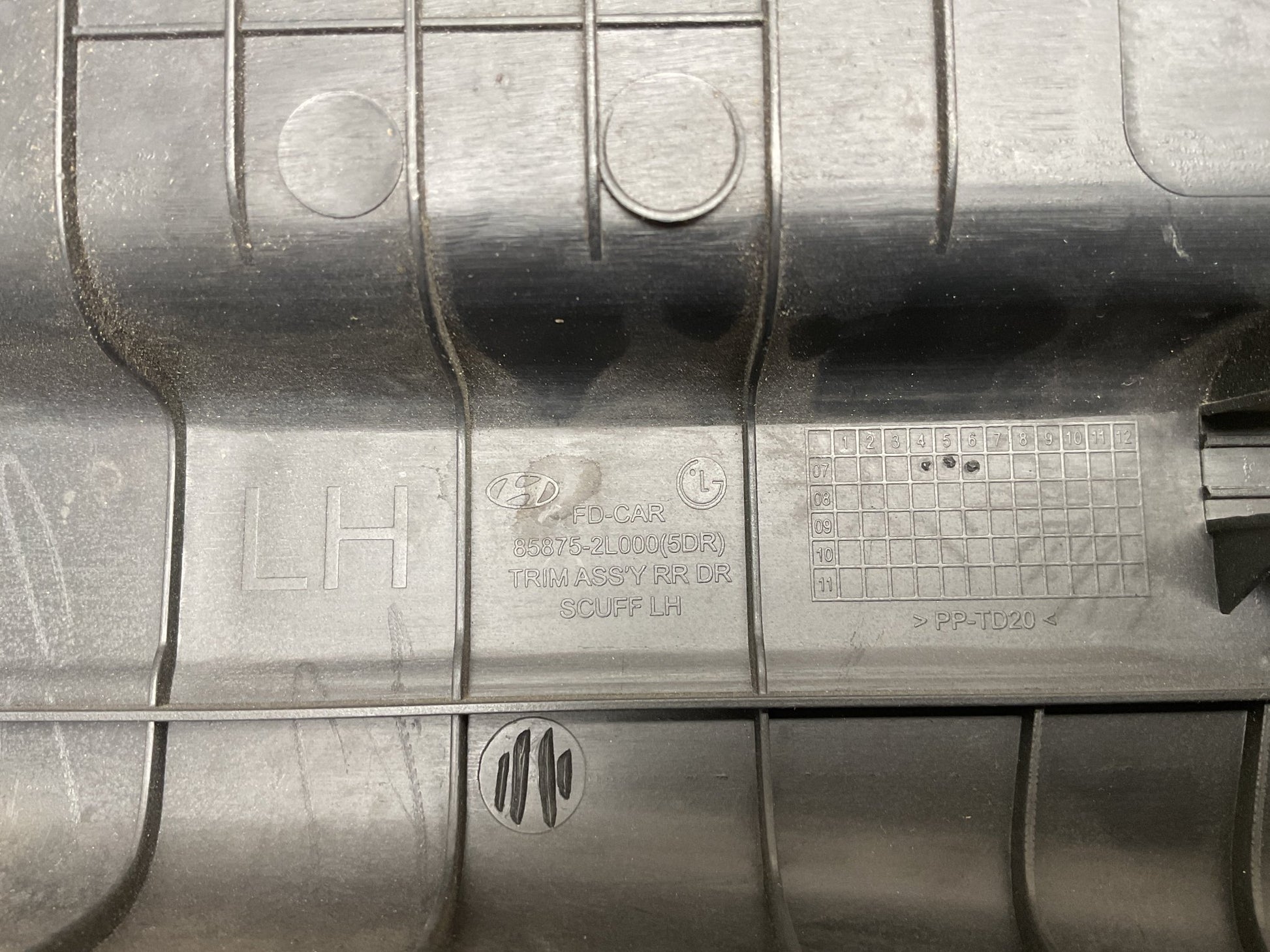 Moldura umbral tra izq Hyundai i30 07 - 12 - 858752L000