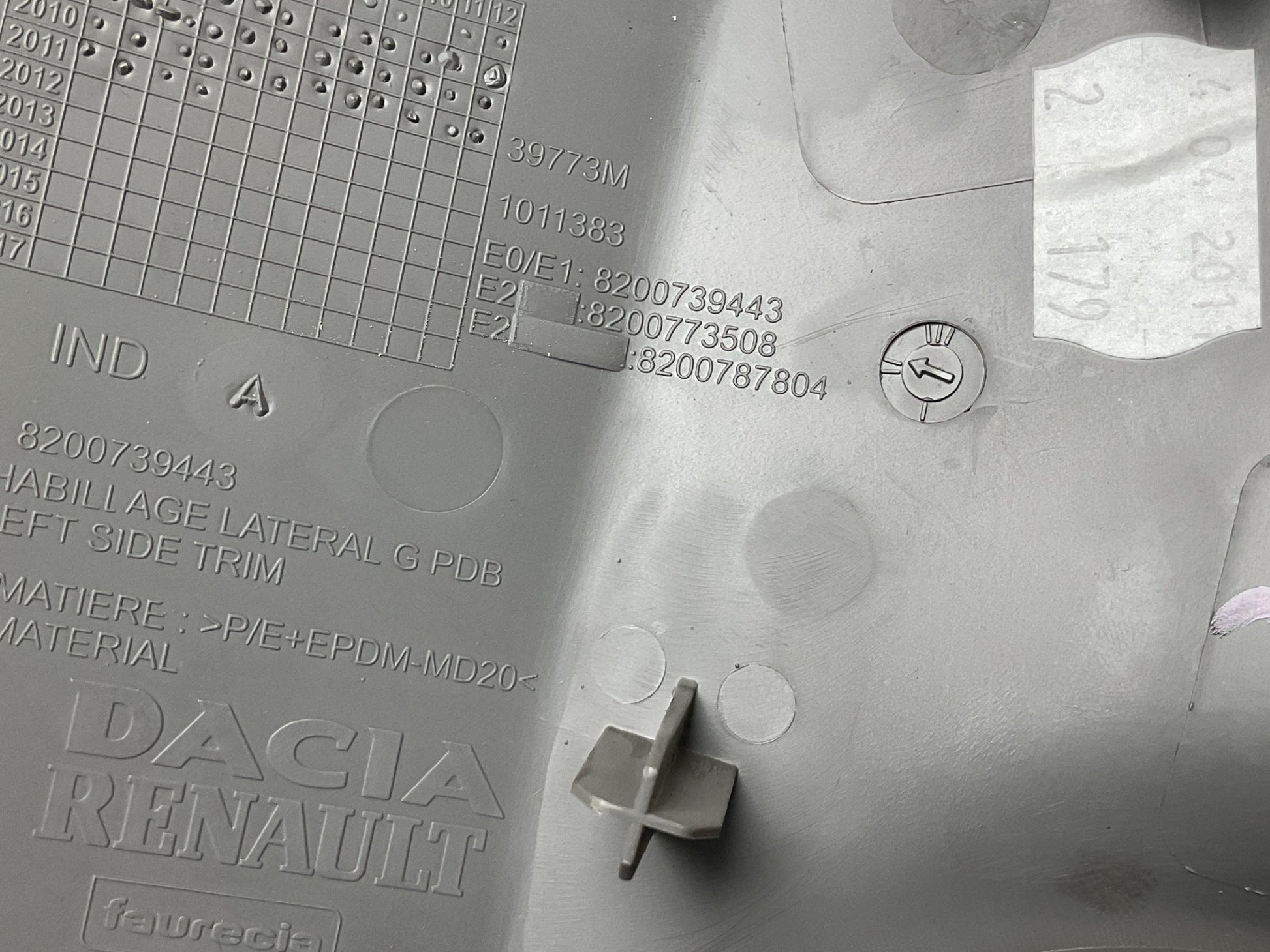 Moldura/Rejilla Dacia Sandero 2007 - 2014 - 8200739443