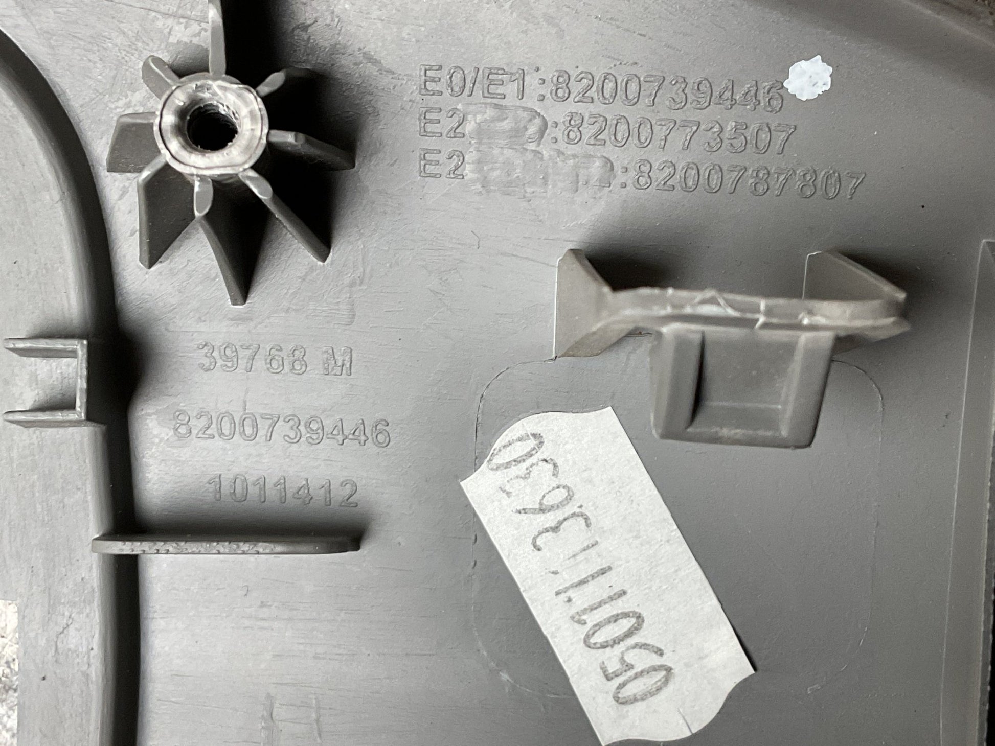 Moldura/Rejilla Dacia Sandero 2007 - 2014 - 8200739446 _