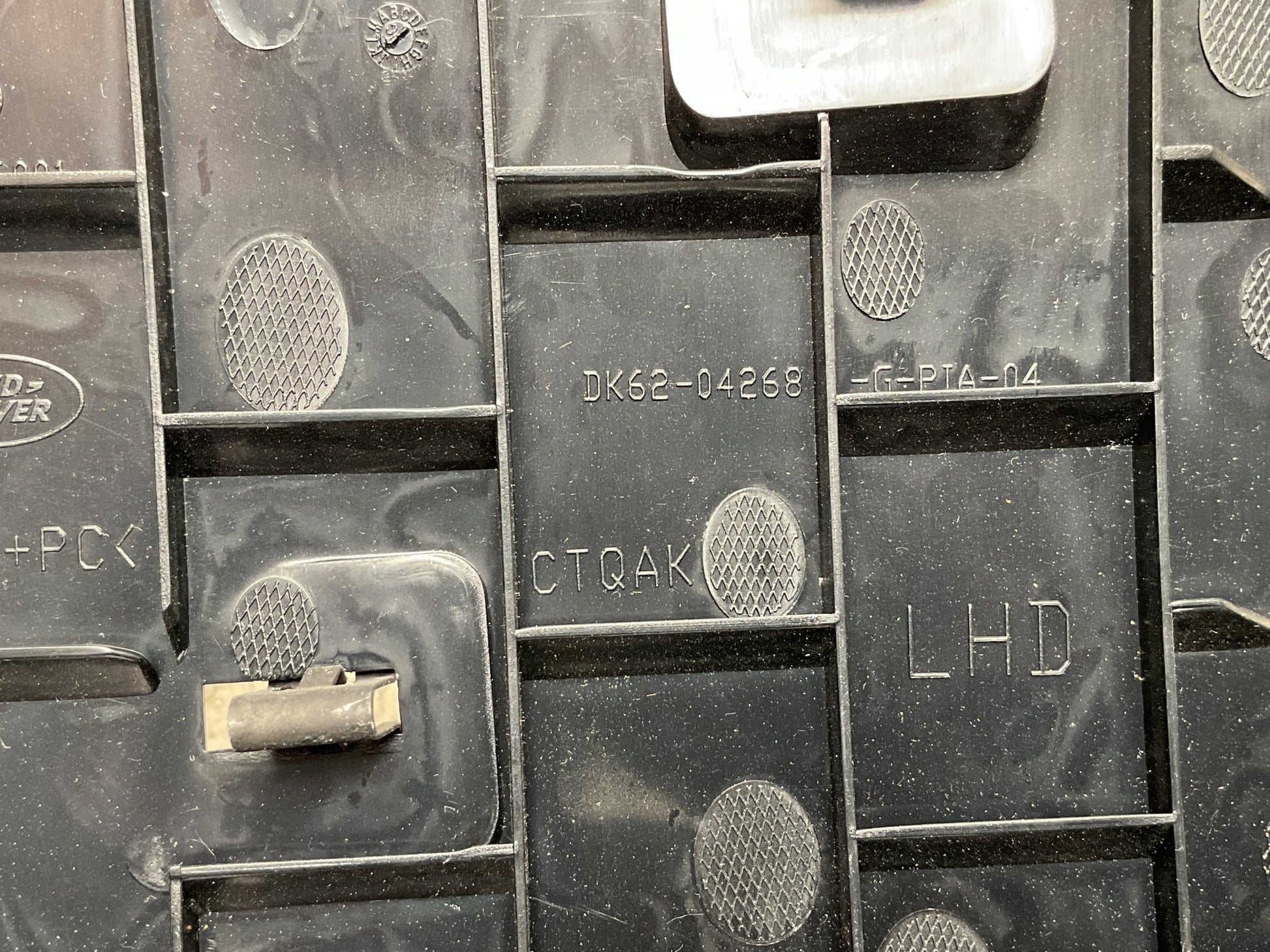 Montaje del dcho Tablero Land Rover L494 - DK6204268