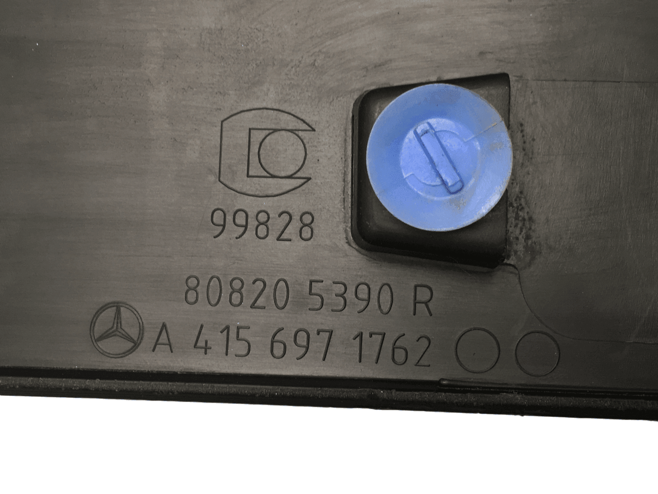 Panel puerta del dcho Mercedes W415 - A4156971762