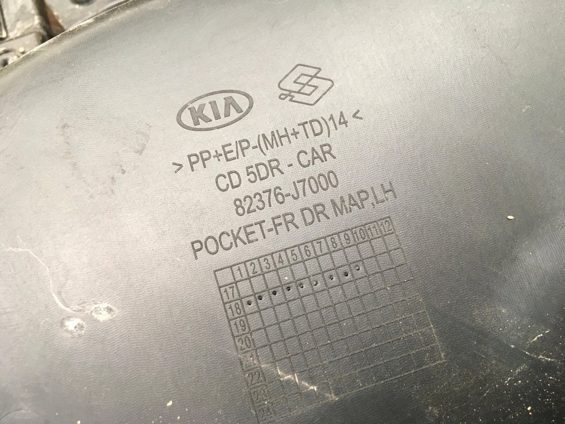 Panel puerta del izq Kia Ceed III - 82376J7000