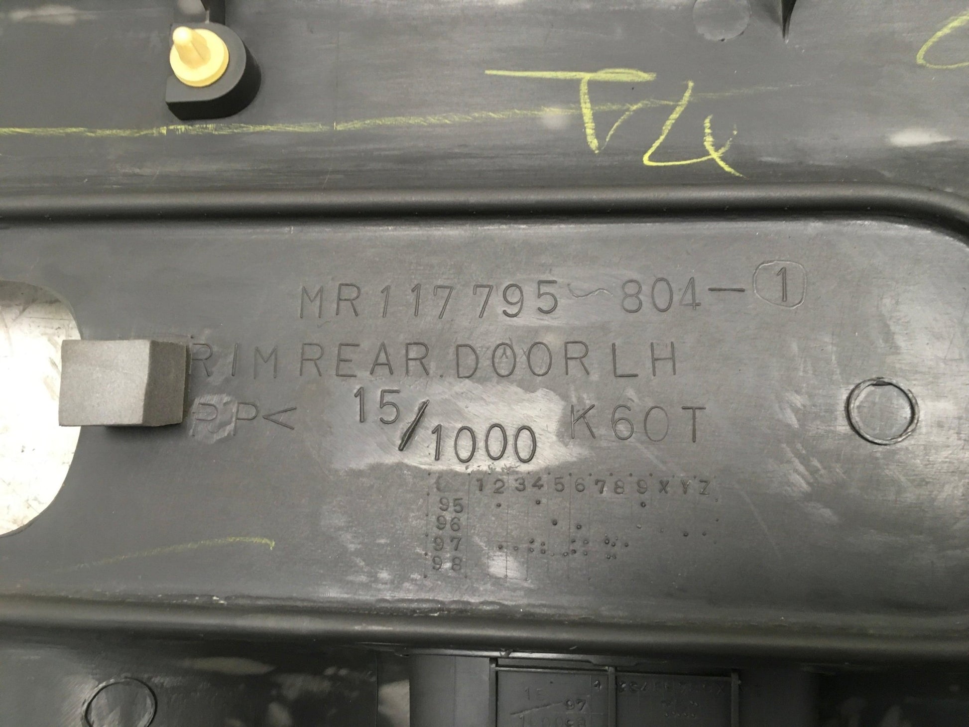 Panel Puerta tra dcha Mitsubishi L200 K6/7 - MR117795