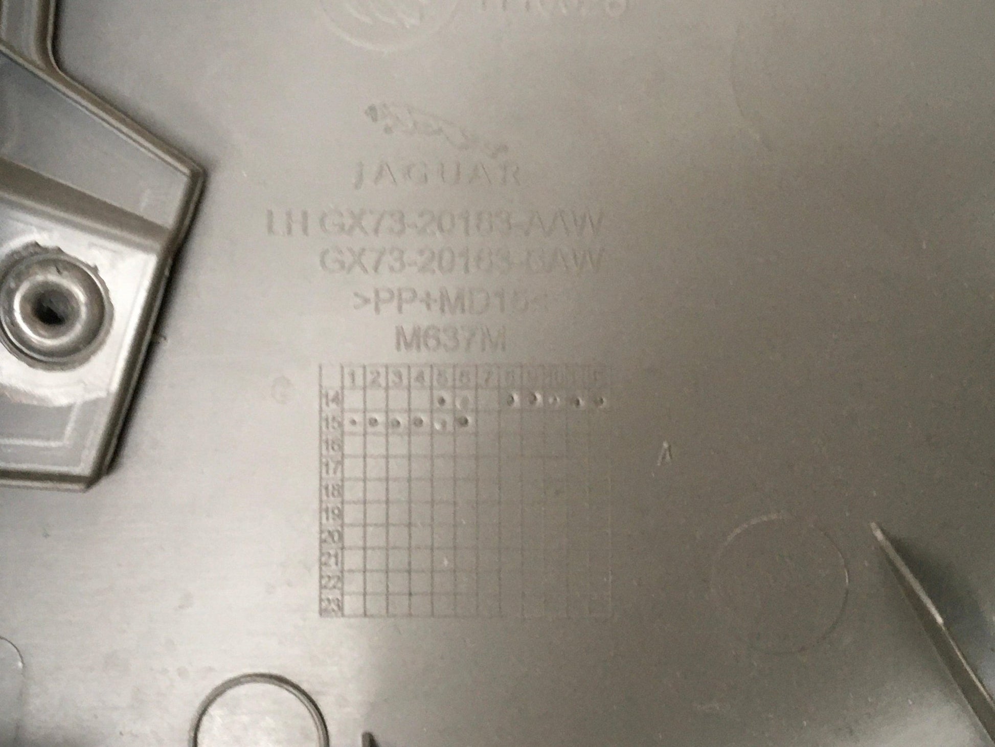 Paneles puerta Jaguar XE - GX7323720AAW