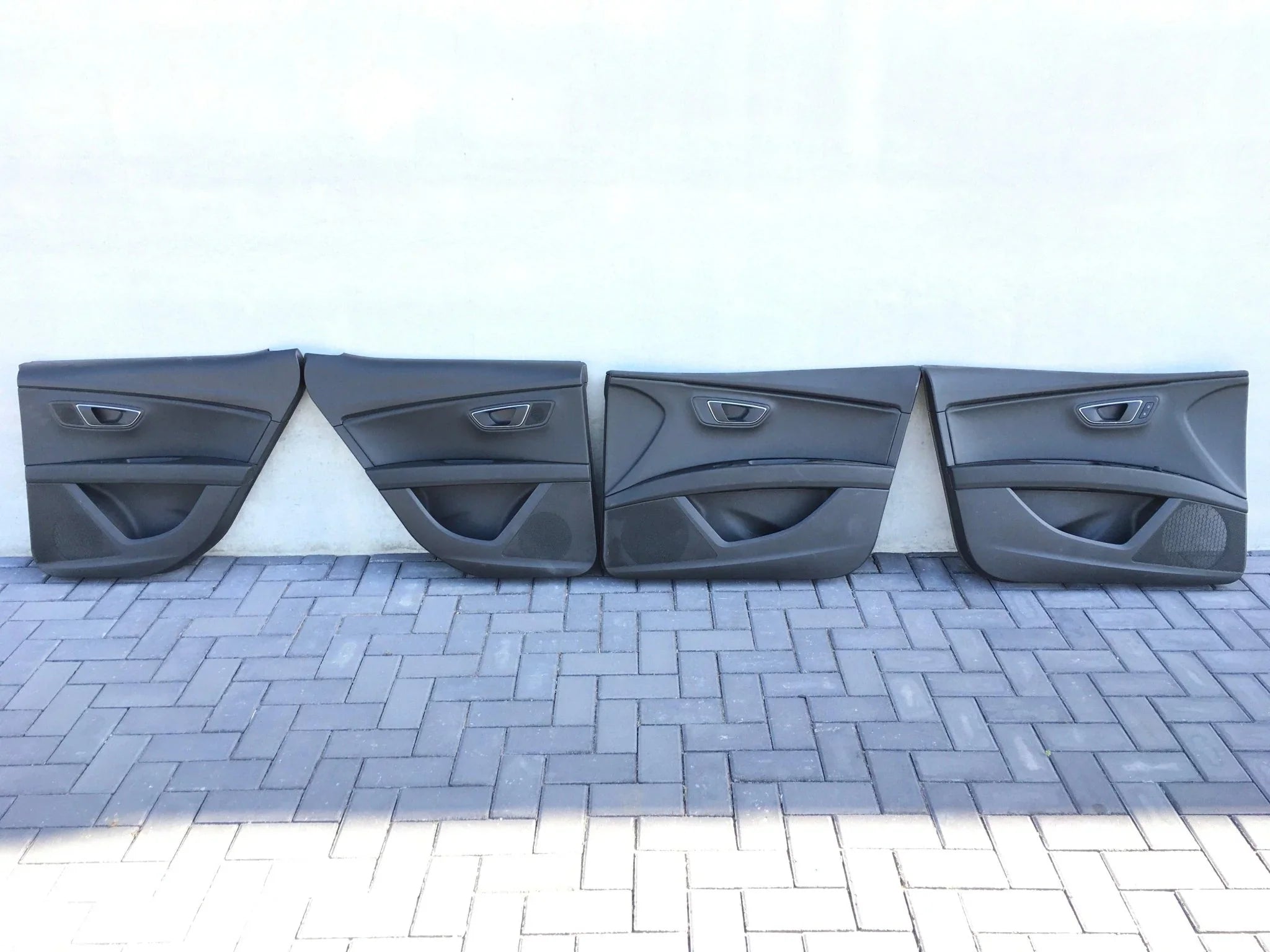 Seat Leon III 5F door panels – AutoRR